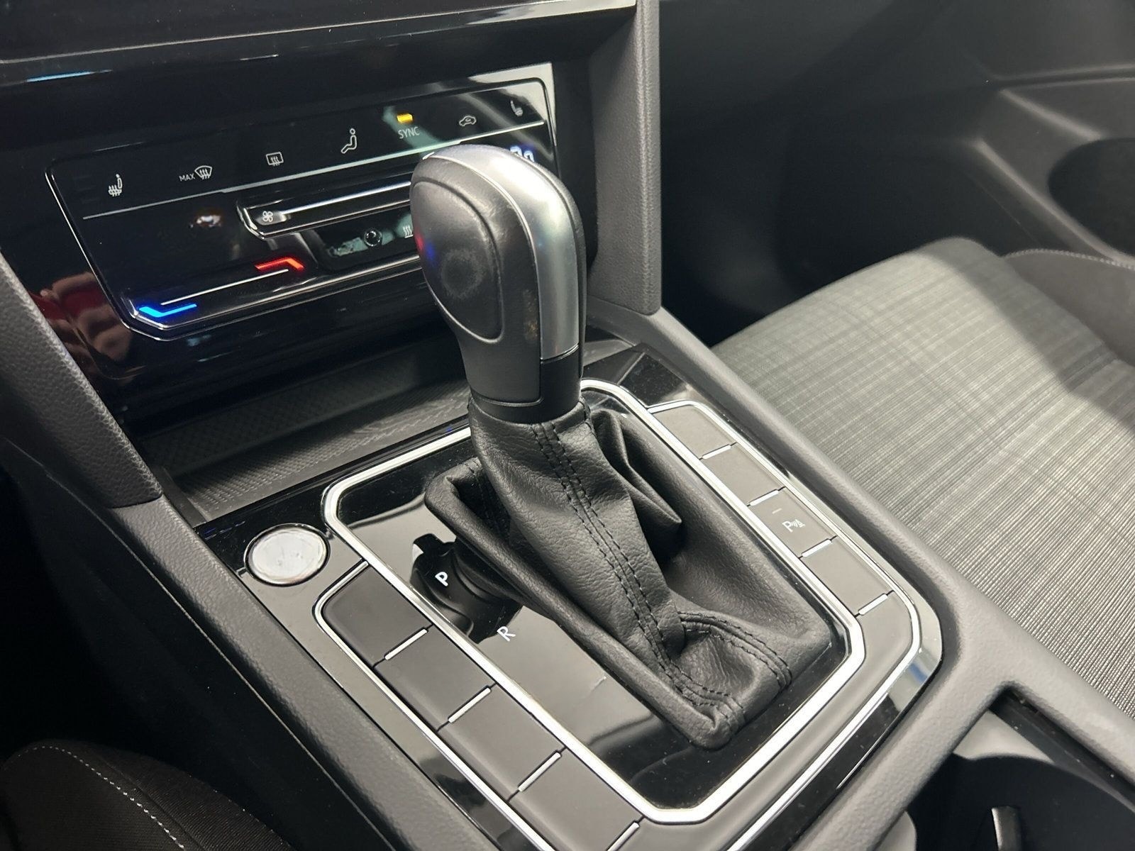 Volkswagen Passat Variant 2.0 TDI Business DSG+LED+STANDH. foto 15