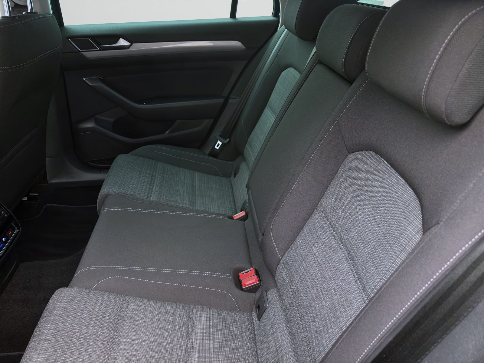 Volkswagen Passat Variant 1.5 TSI DSG BUSINESS AHK NAVI SIT foto 15