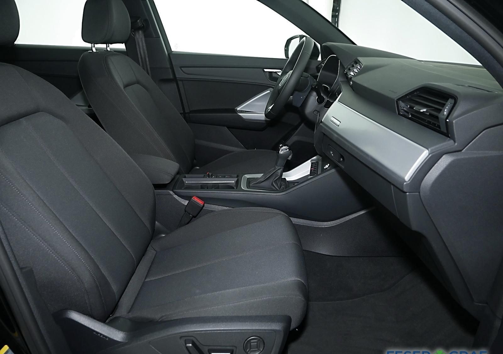 Audi Q3 SUV adv. 35 TFSI S tronic V-Cockpit/R-Kamera foto 5