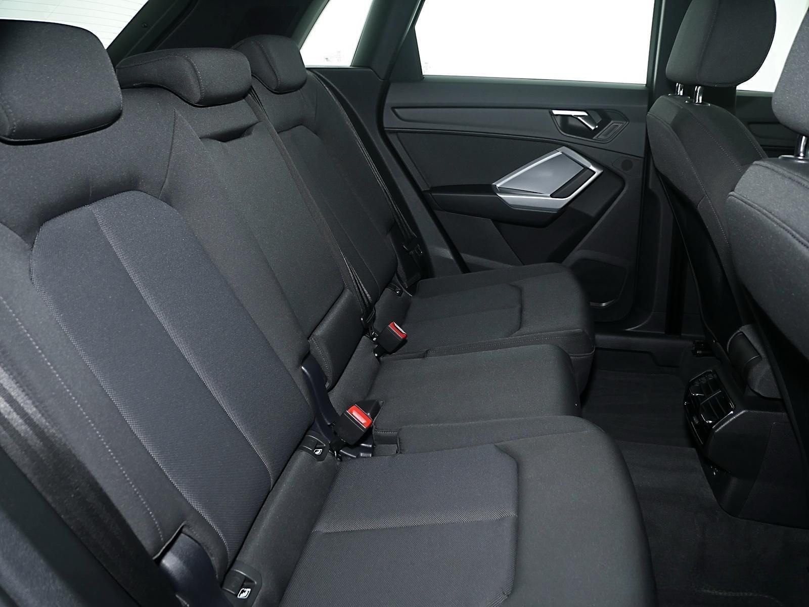 Audi Q3 SUV adv. 35 TFSI S tronic V-Cockpit/R-Kamera foto 6