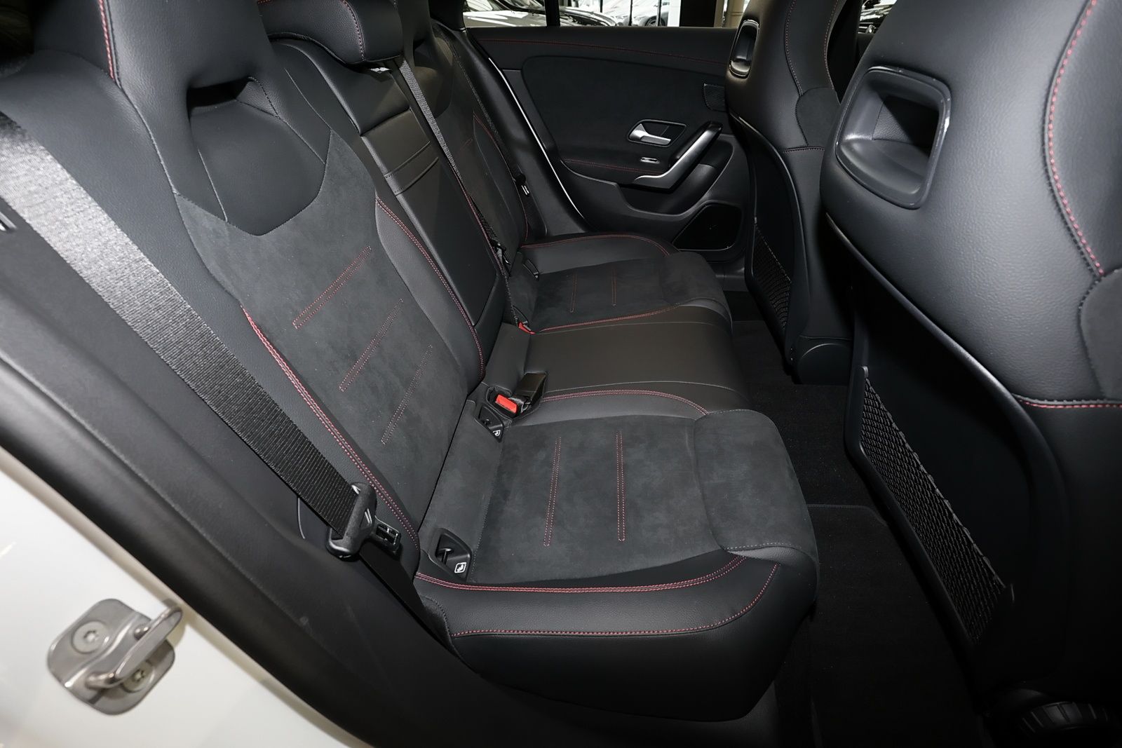 Mercedes-Benz CLA 200 Coupé AMG TOTWINKEL+PANO+KEYLESS+LED+18" foto 6