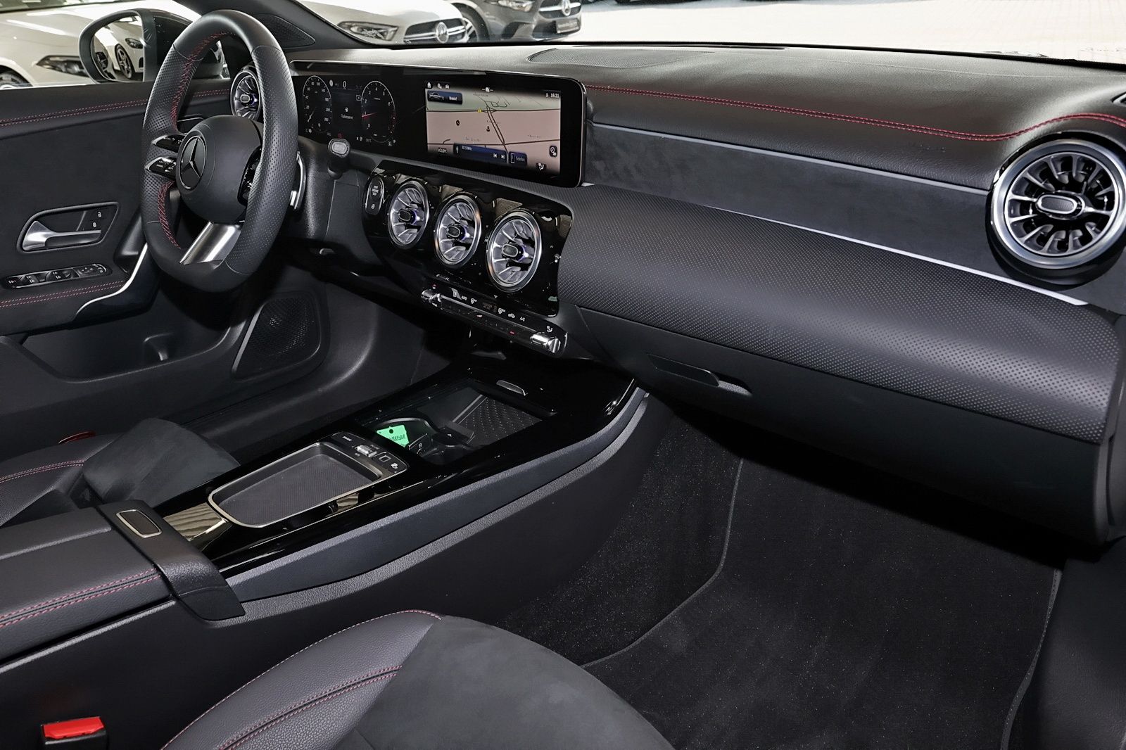 Mercedes-Benz CLA 200 Coupé Edition AMG NIGHT+360°+DISTRONIC foto 7