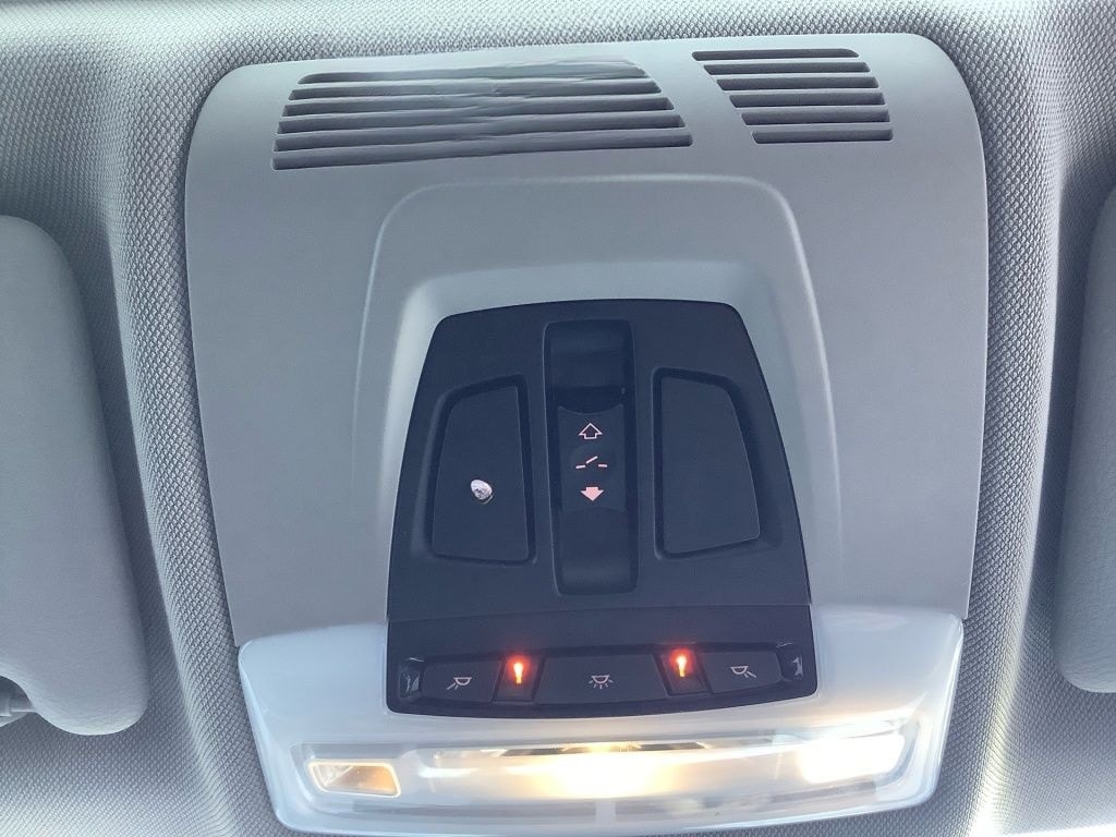 BMW 3er 330i SDach+HuD+Leder+NAVI+AUT+Distr+Facelift foto 11