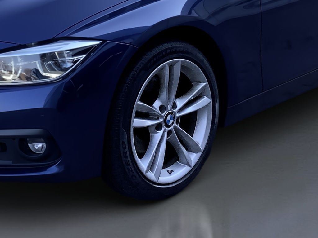 BMW 3er 330i SDach+HuD+Leder+NAVI+AUT+Distr+Facelift foto 20