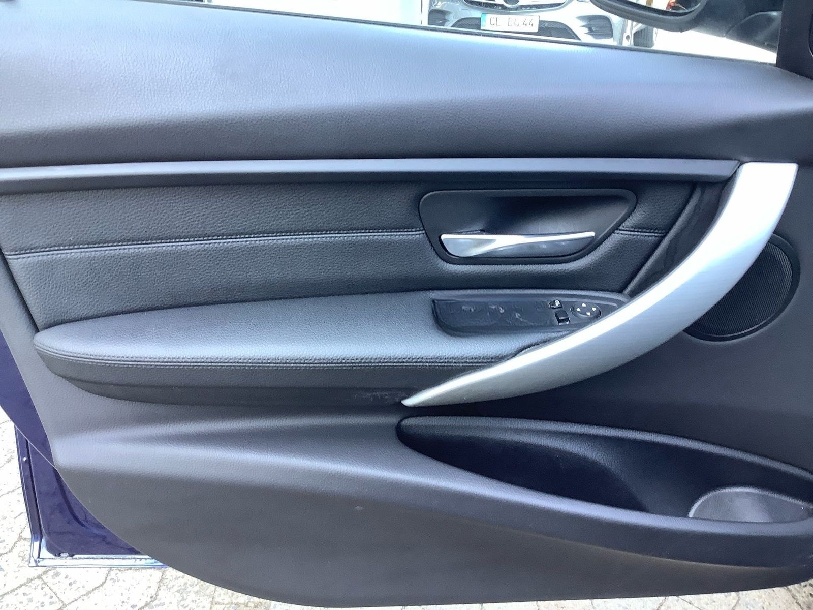 BMW 3er 330i SDach+HuD+Leder+NAVI+AUT+Distr+Facelift foto 6