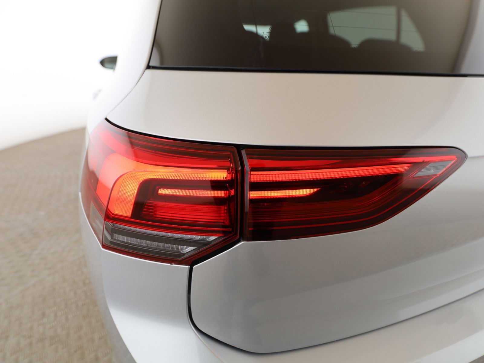 Volkswagen Golf VIII 1.5 TSI Active Standh+Navi.+RFK+SHZ+LE foto 11