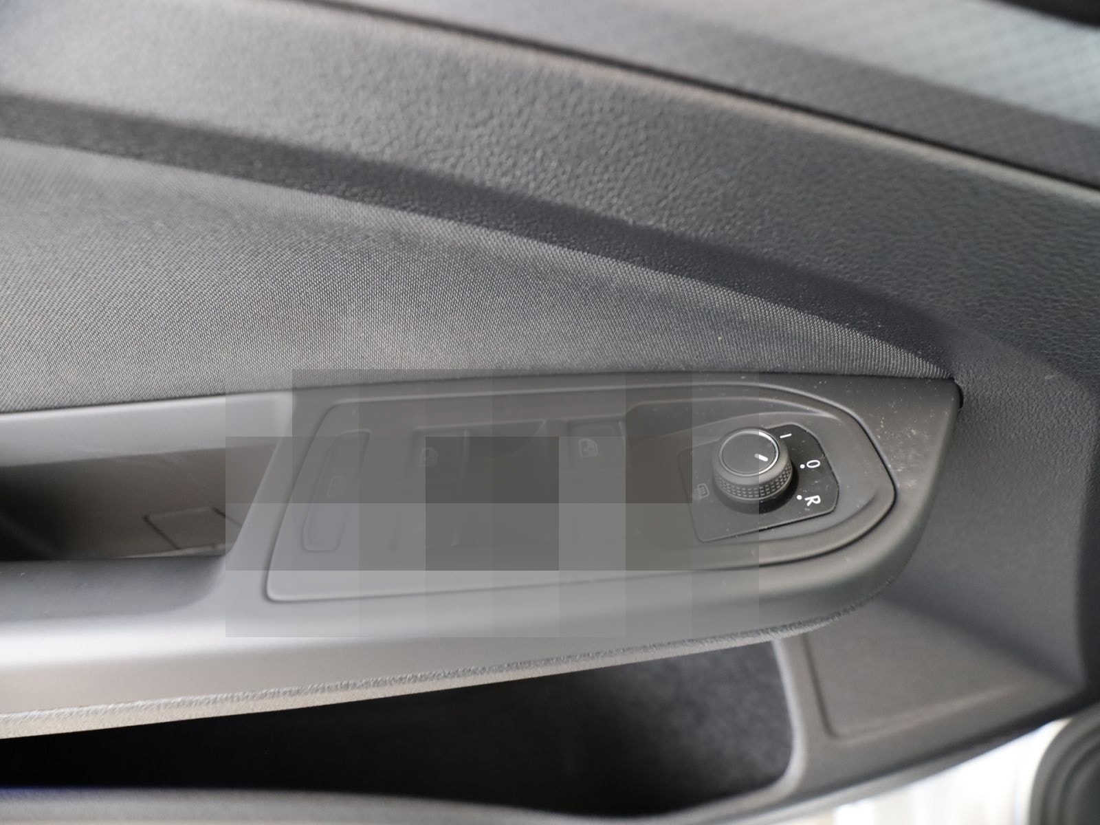 Volkswagen Golf VIII 1.5 TSI Active Standh+Navi.+RFK+SHZ+LE foto 18