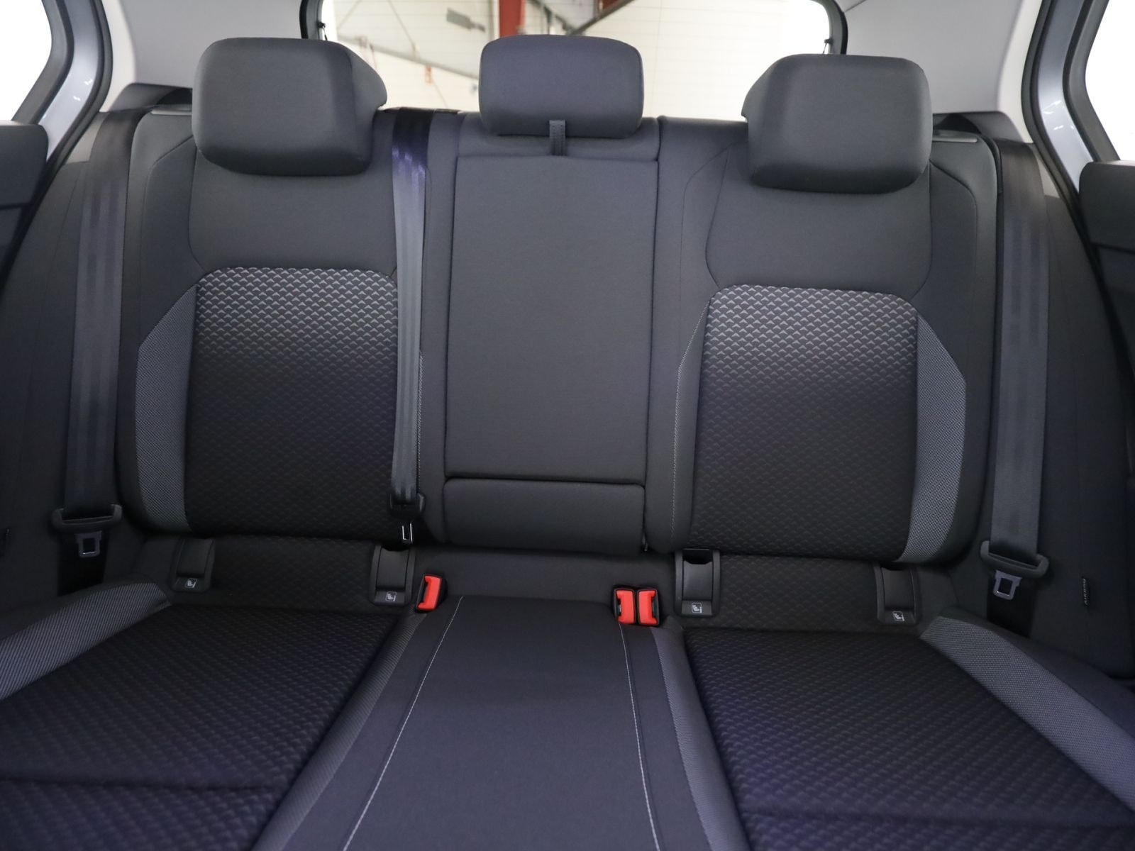 Volkswagen Golf VIII 1.5 TSI Active Standh+Navi.+RFK+SHZ+LE foto 19