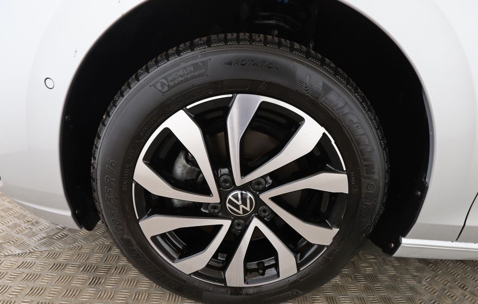 Volkswagen Golf VIII 1.5 TSI Active Standh+Navi.+RFK+SHZ+LE foto 21