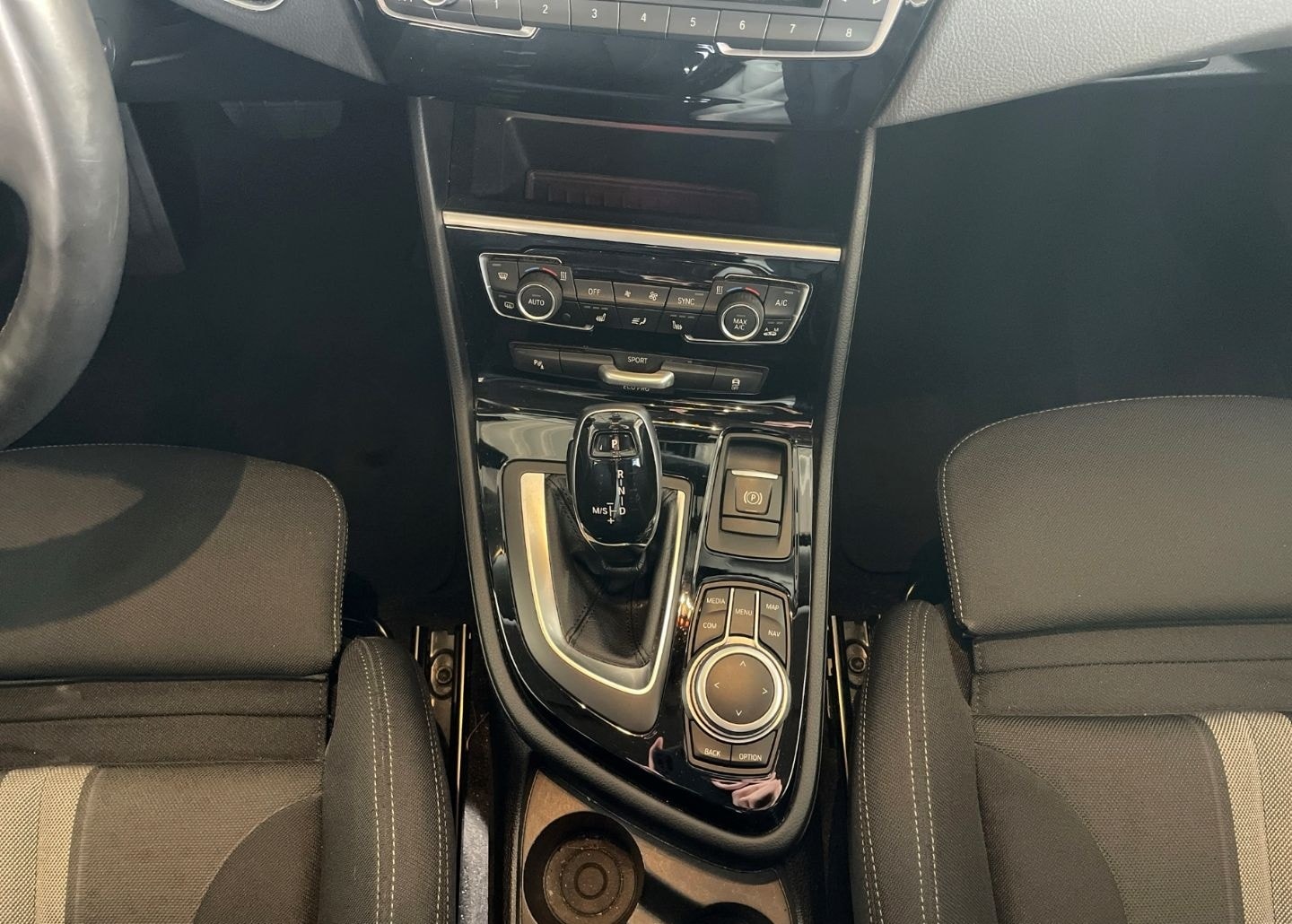 BMW 218 d Active Tourer Advantage LED Shz AHK DAB foto 11