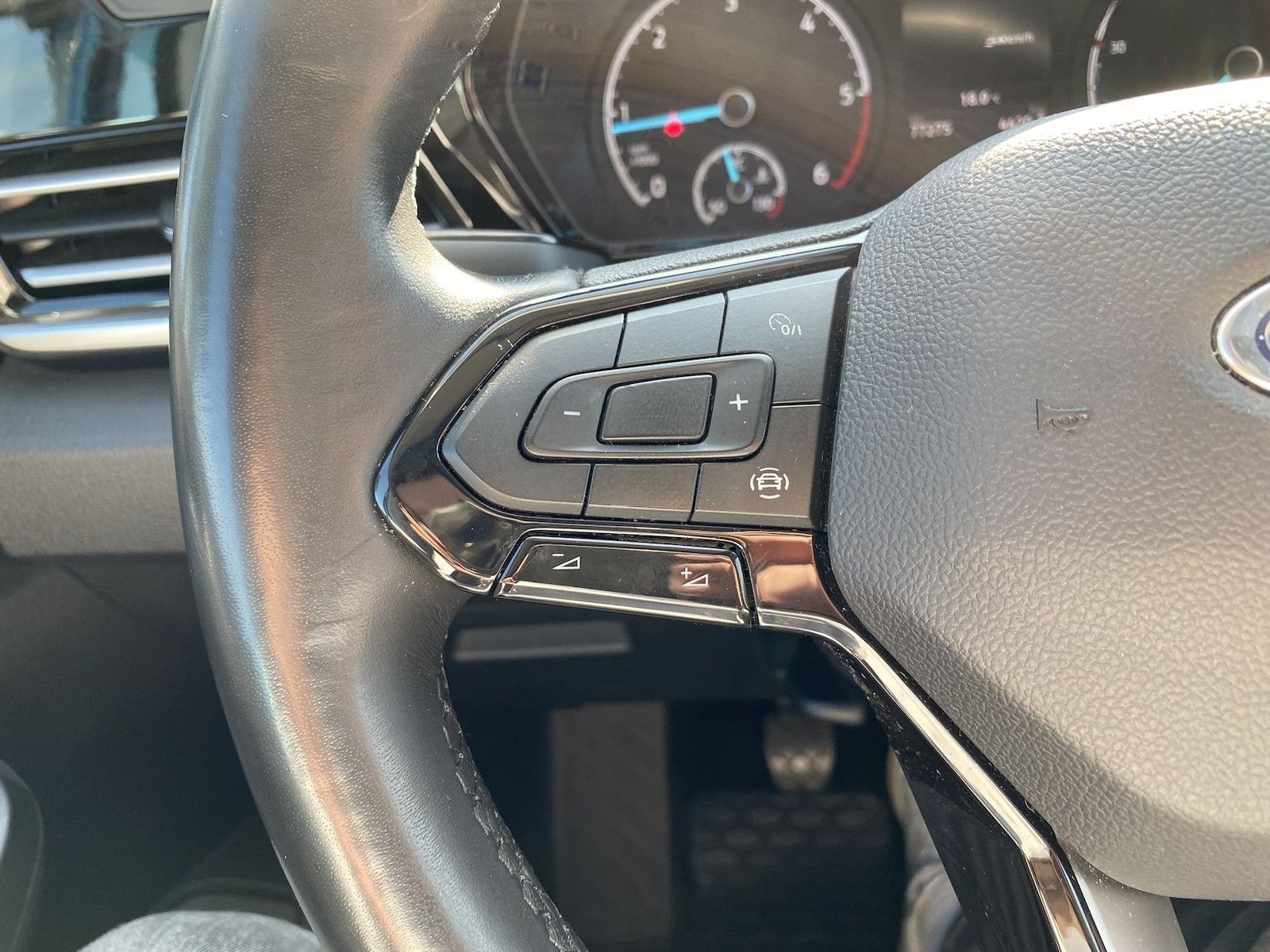 Volkswagen Caddy Tourneo Active, LED, neuer Rollstuhlumbau, foto 23