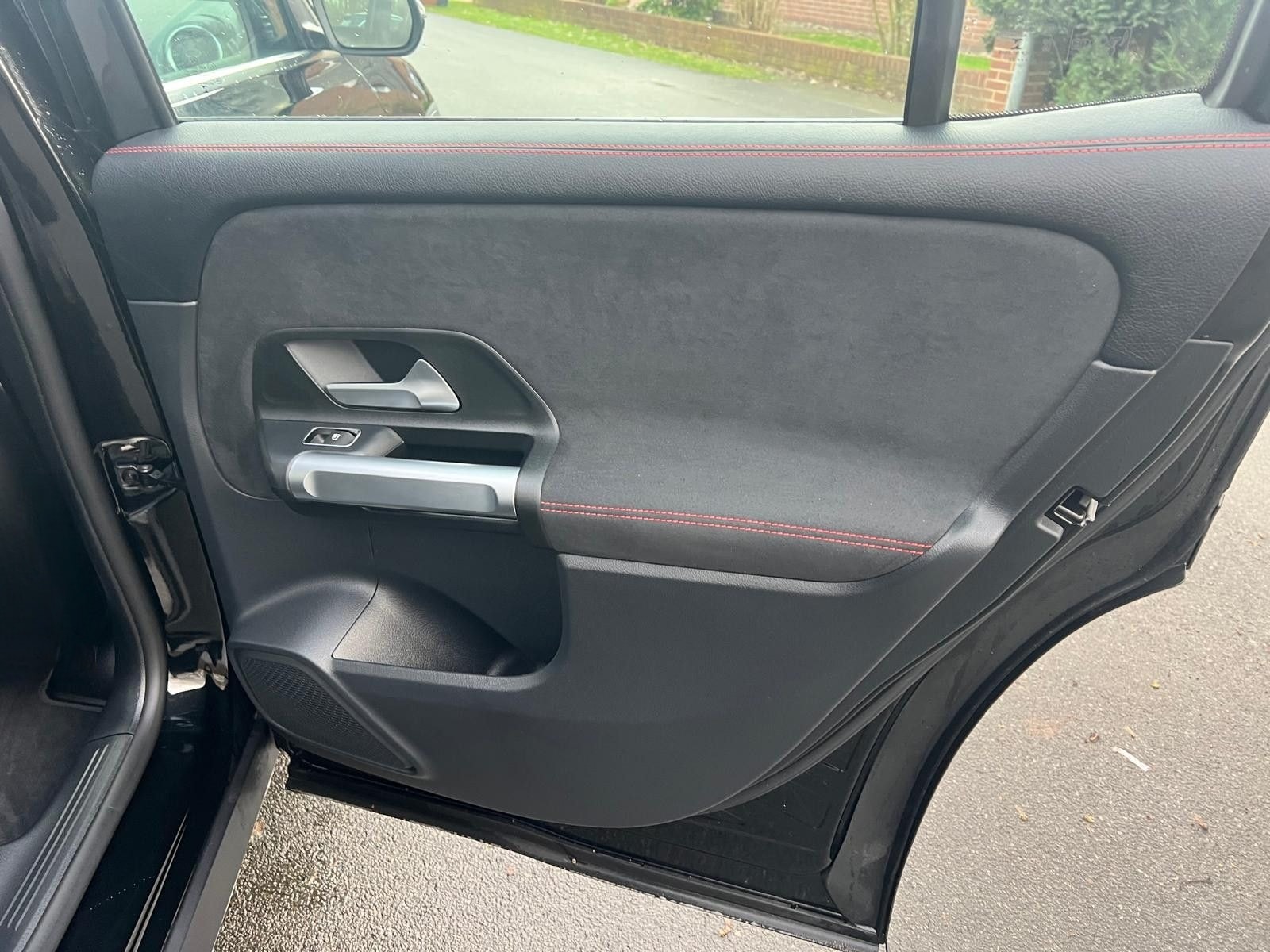 Mercedes-Benz GLB 220 d  AMG Multibeam LED Kamera DAB MBUX Tem foto 10