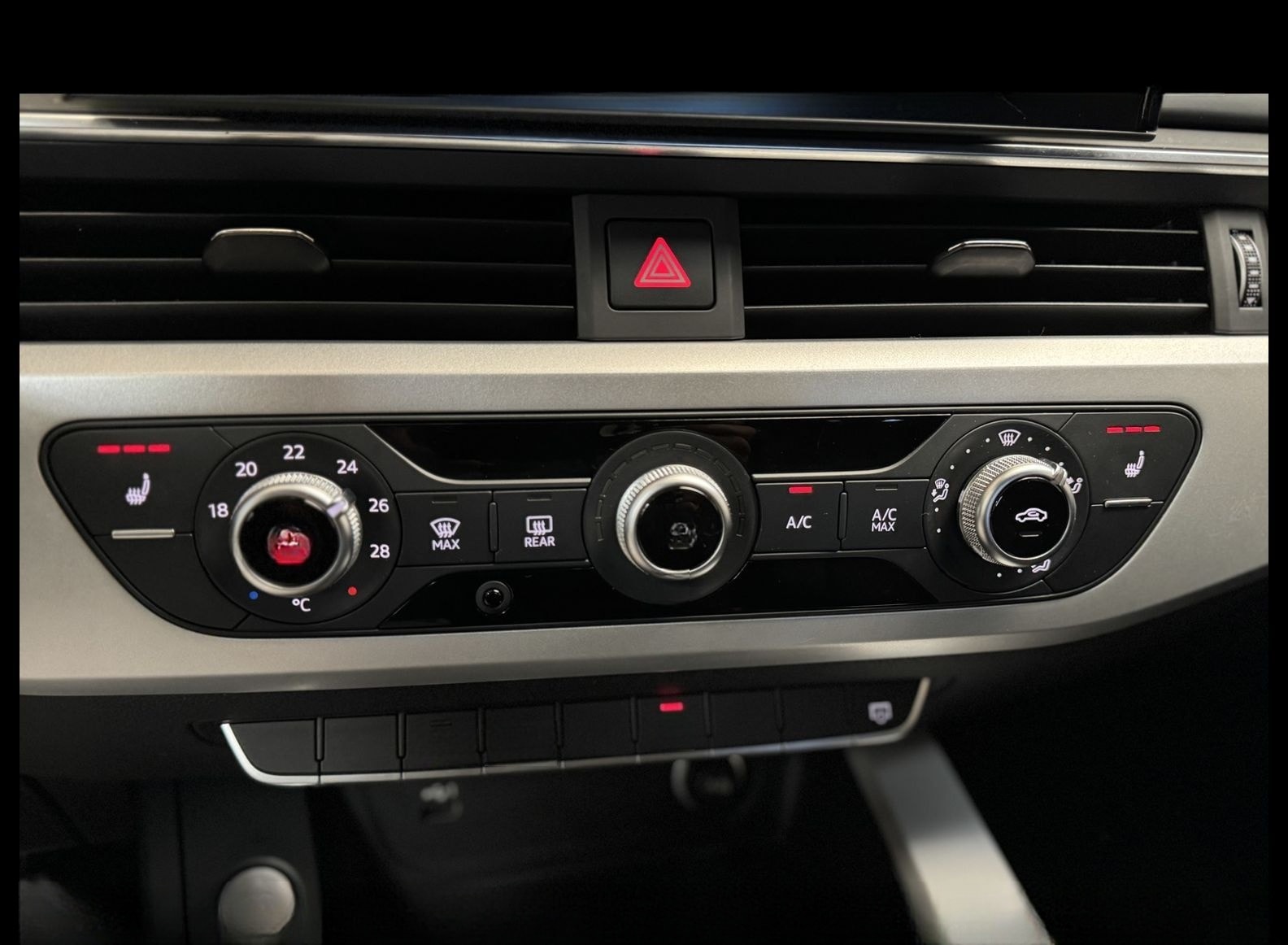 Audi A4 35 Avant 2.0 TFSI S-Tronic Navi/LED/PDC/SHZ foto 24