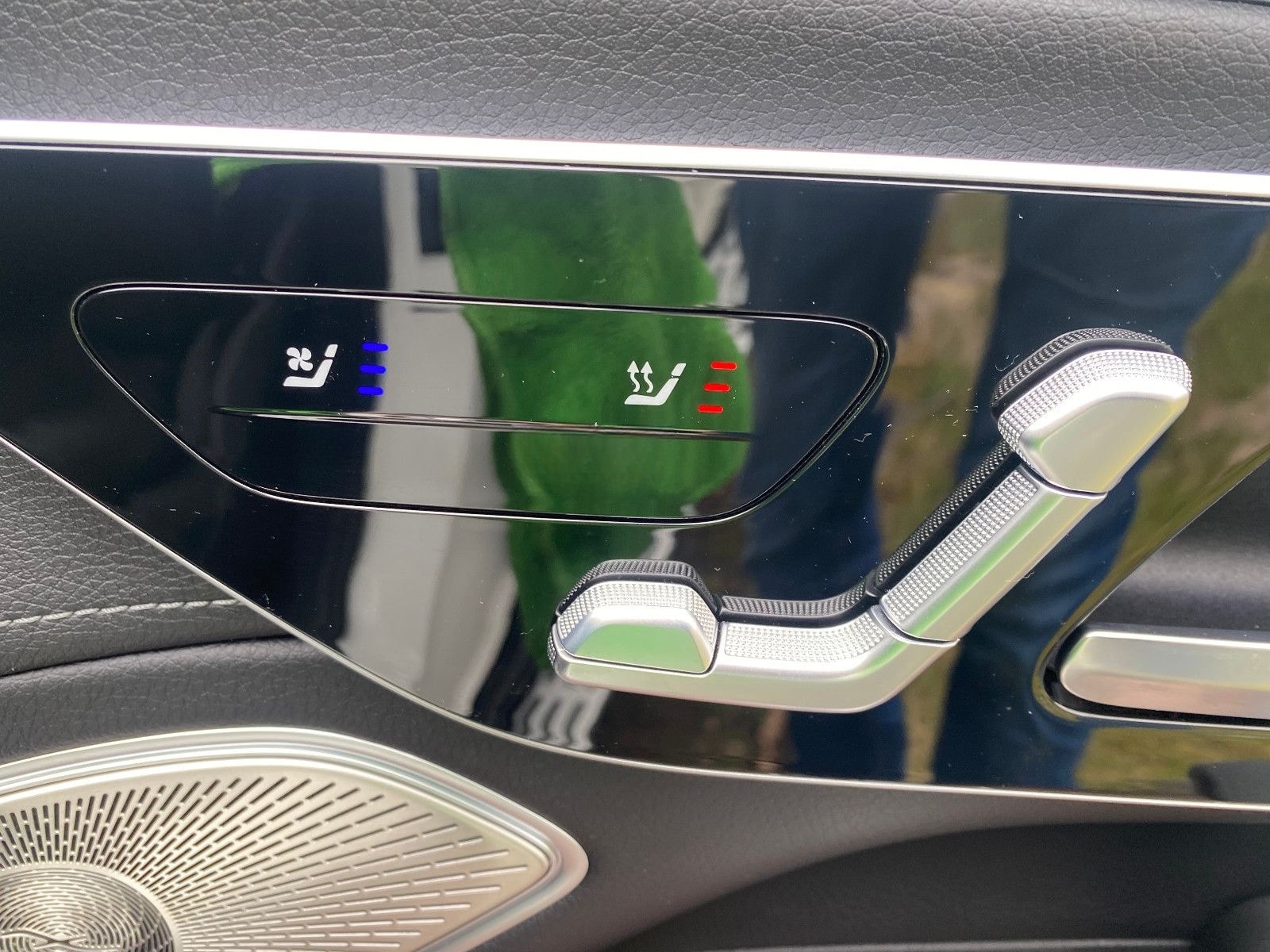 Mercedes-Benz EQS SUV 580 4M Hyperscreen/Fond TV/Pano//Desingo foto 13