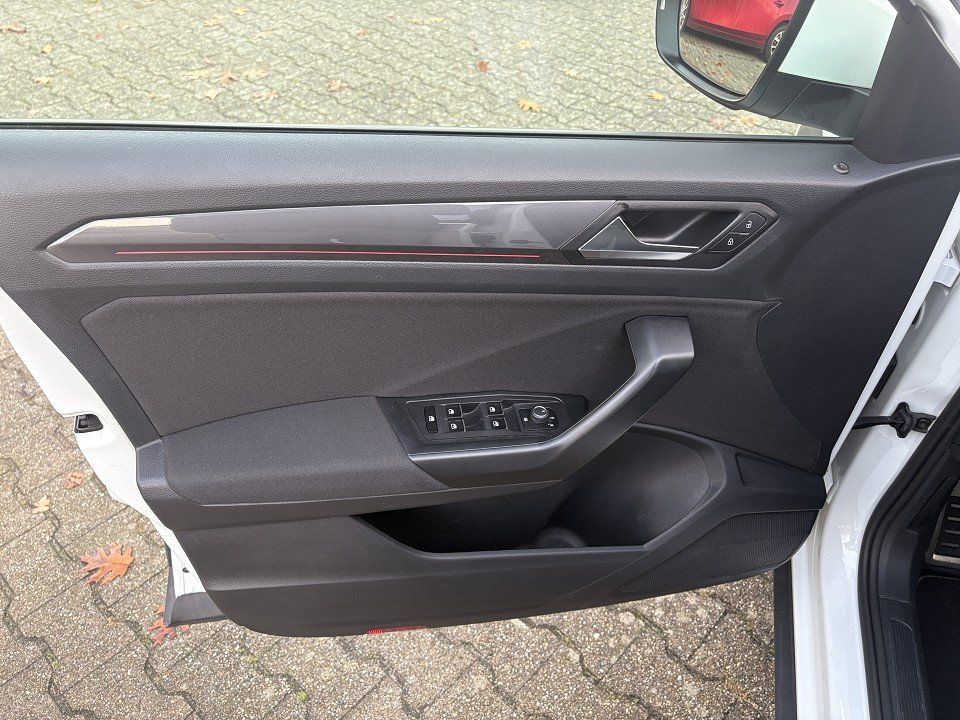 Volkswagen T-Roc 1.5 TSI Sport, Navi, PDC, ALU-F. foto 6