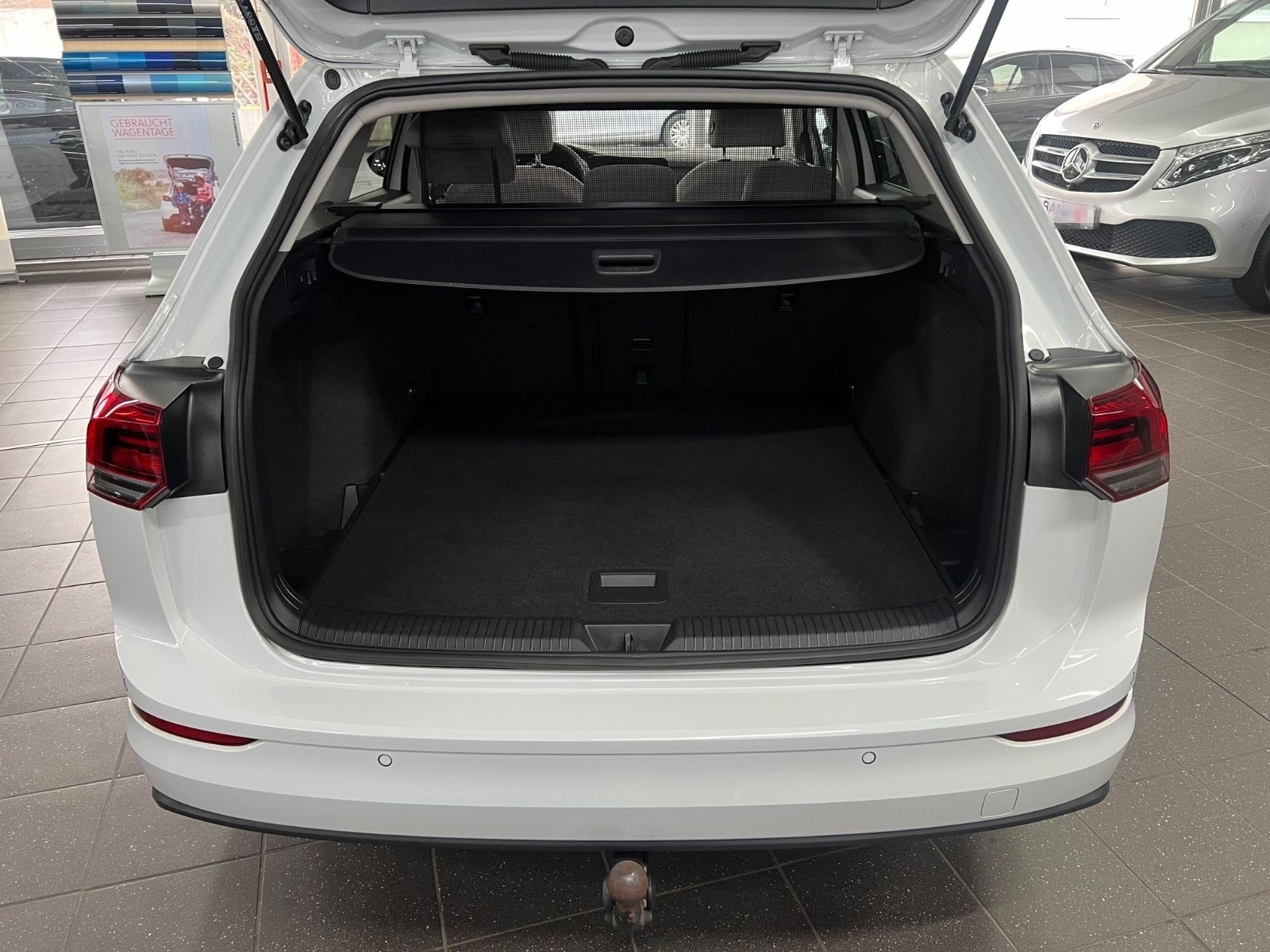 Volkswagen Golf VIII Variant 2.0 TDI Life AHK+L&S+KAM+LED foto 12