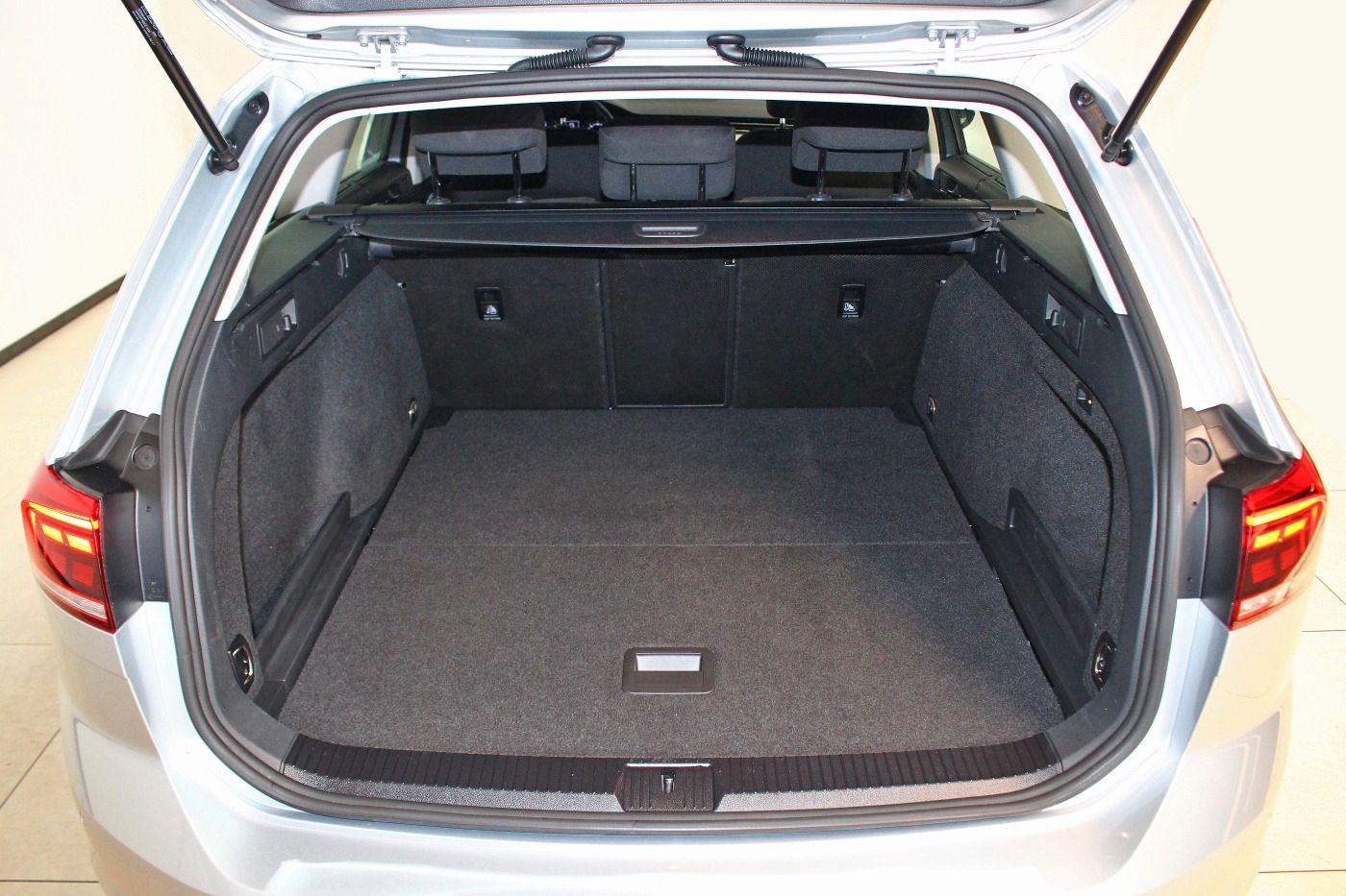 Volkswagen Passat Variant 2.0 TDI AHK|ACC|RCam|SHZ|NAV|APP foto 8