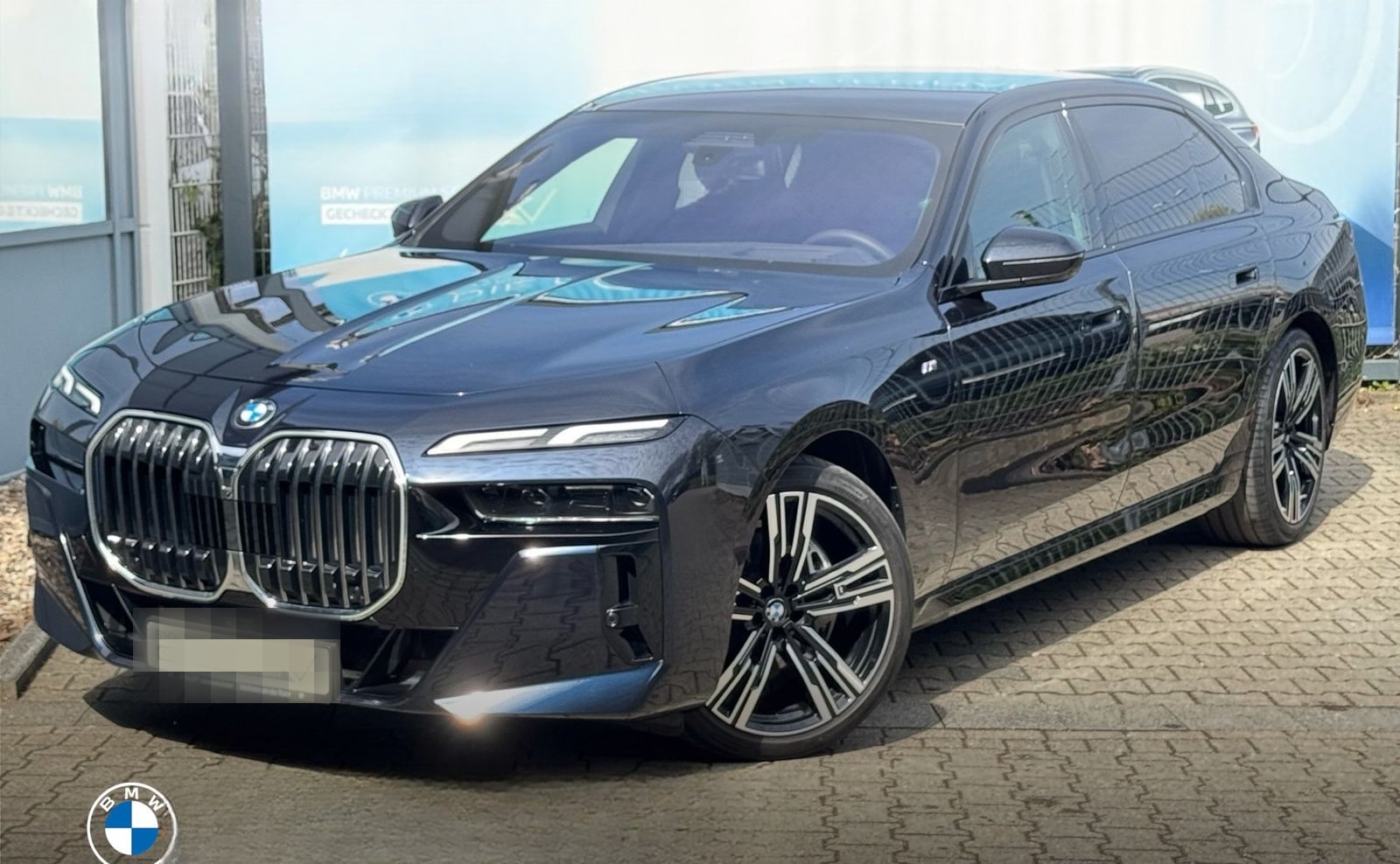 BMW 740d xDrive M Sport PanoSky StHzg Autobahnas 21z foto 1