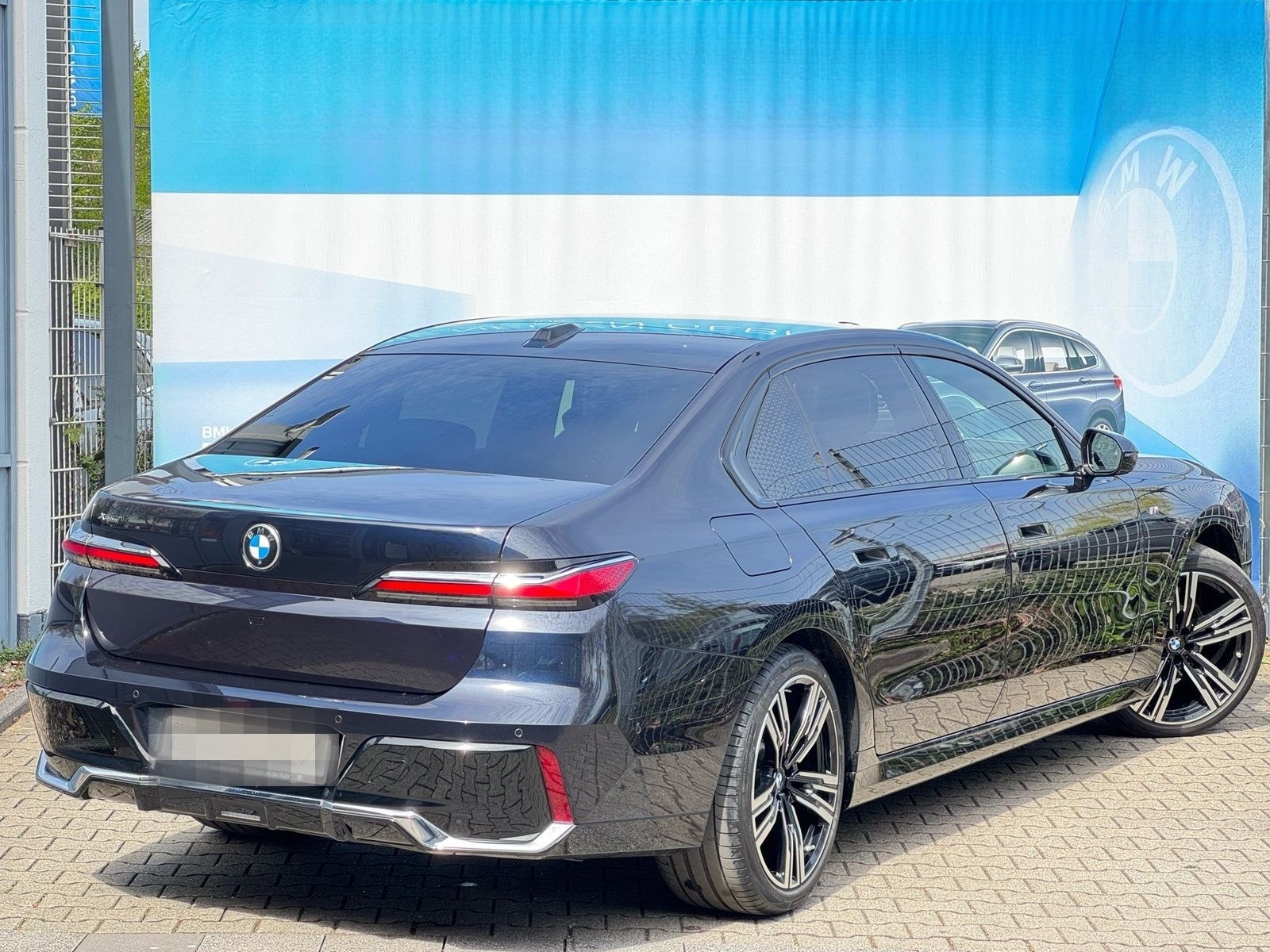 BMW 740d xDrive M Sport PanoSky StHzg Autobahnas 21z foto 3
