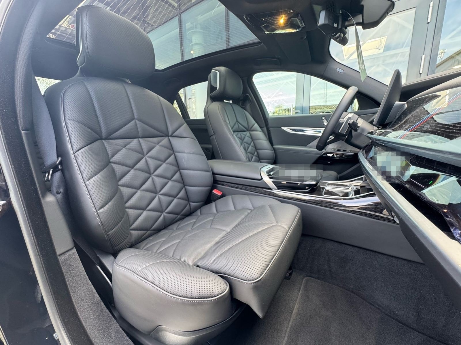 BMW 740d xDrive M Sport PanoSky StHzg Autobahnas 21z foto 6