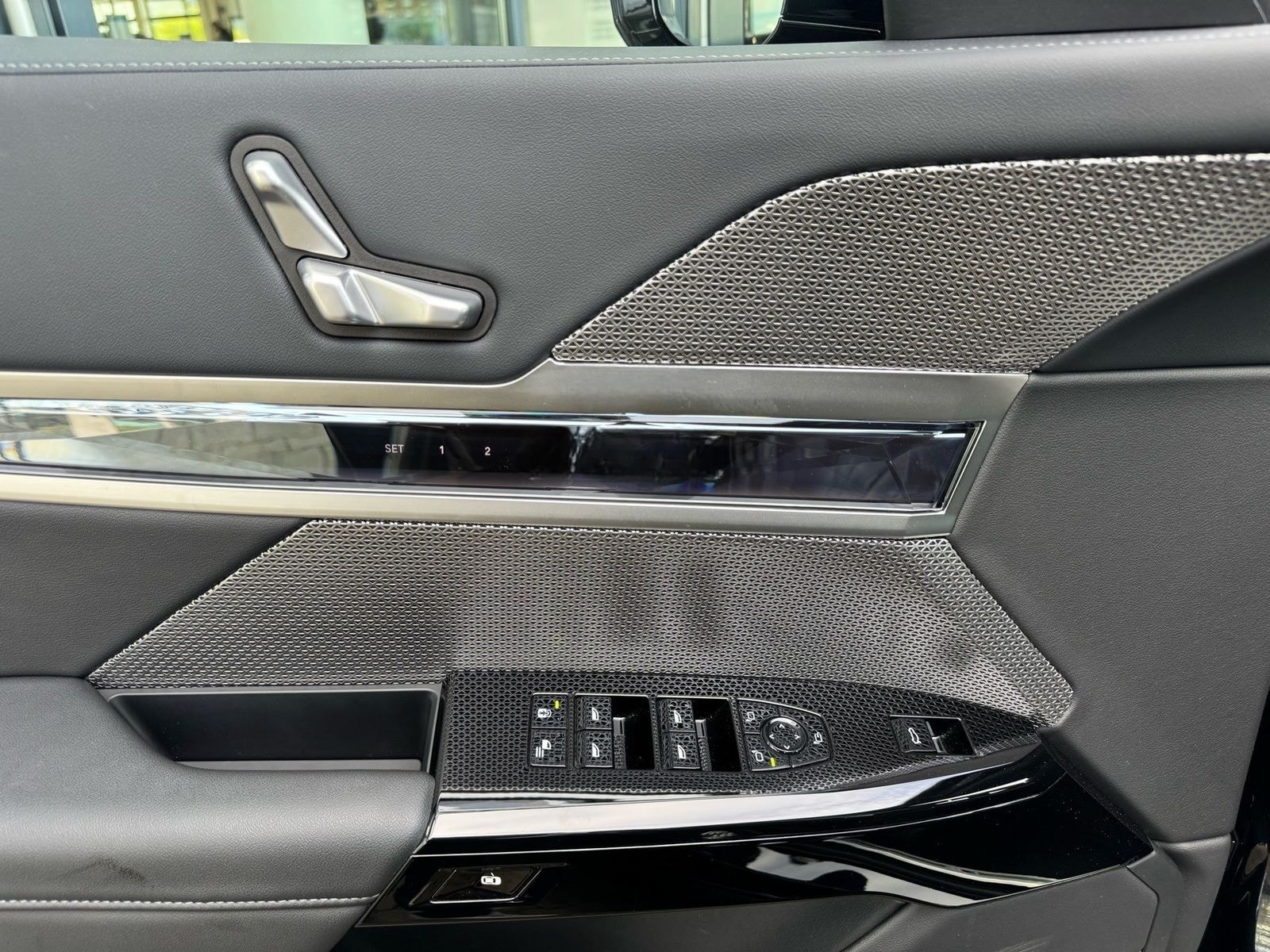 BMW 740d xDrive M Sport PanoSky StHzg Autobahnas 21z foto 9