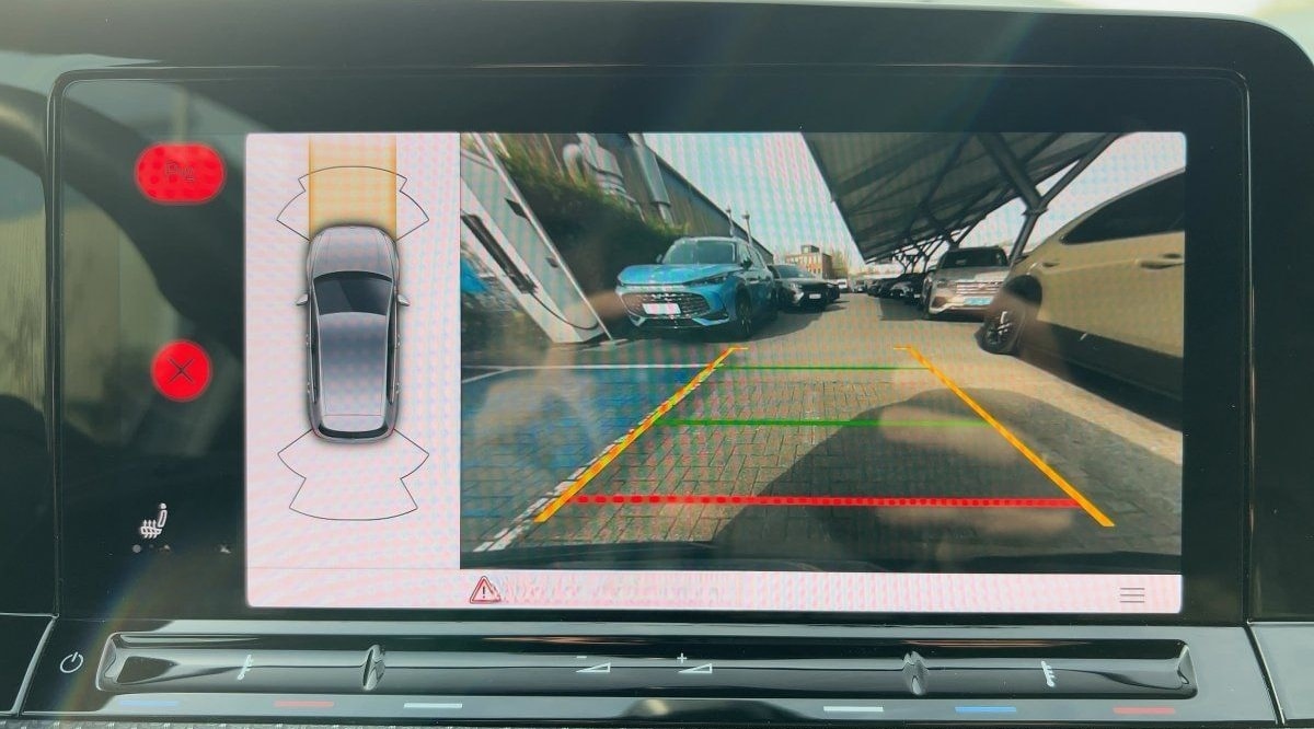 Volkswagen Golf VIII R-Line 1.5 TSI ACC+LED+NAVI+APP+RFK+SH foto 16