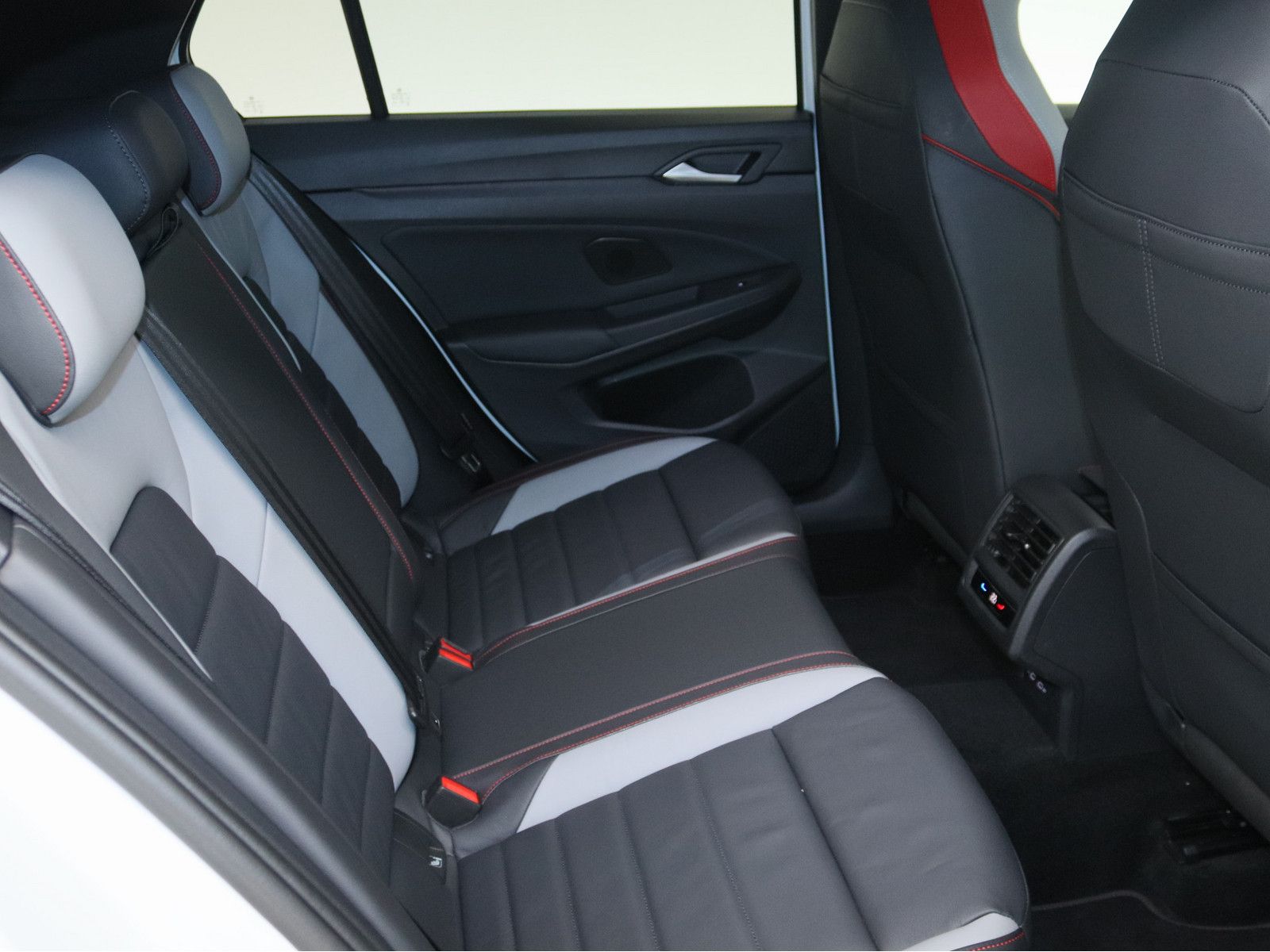 Volkswagen Golf VIII GTI Clubsport MATRIX-LED PANO ACC NAVI foto 10