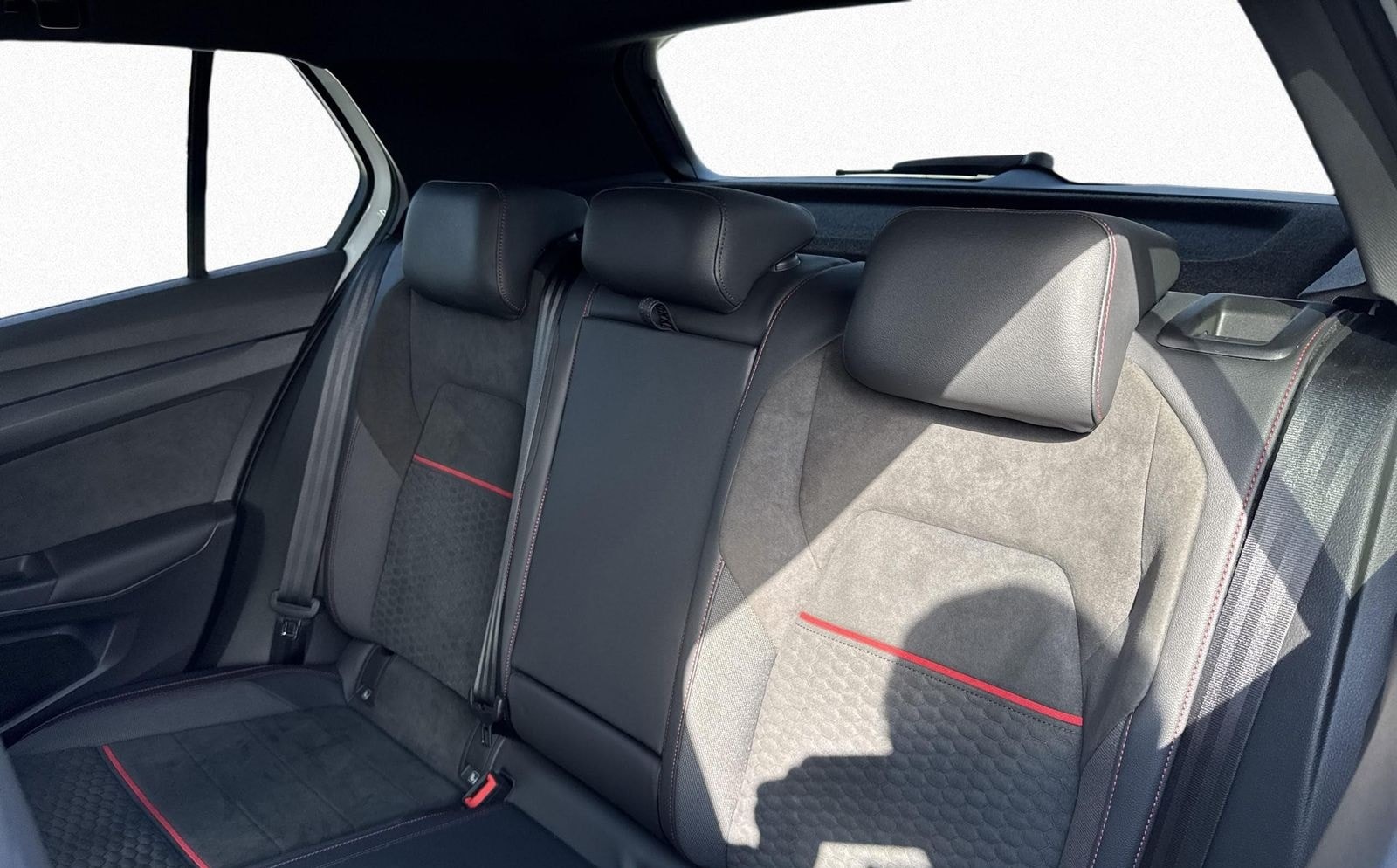 Volkswagen Golf VIII Clubsport 2.0 TSI DSG ACC LED-PLUS SHZ foto 13