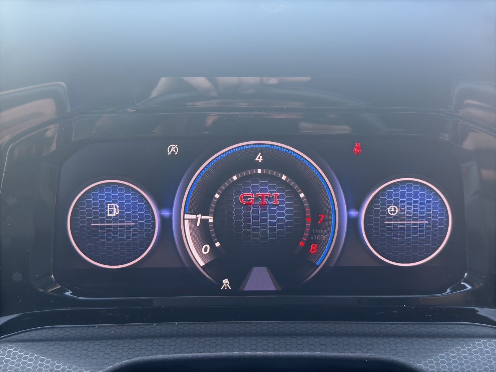 Volkswagen Golf VIII GTI CLUBSPORT 2.0 TSI DSG LED PLUS PAN foto 11