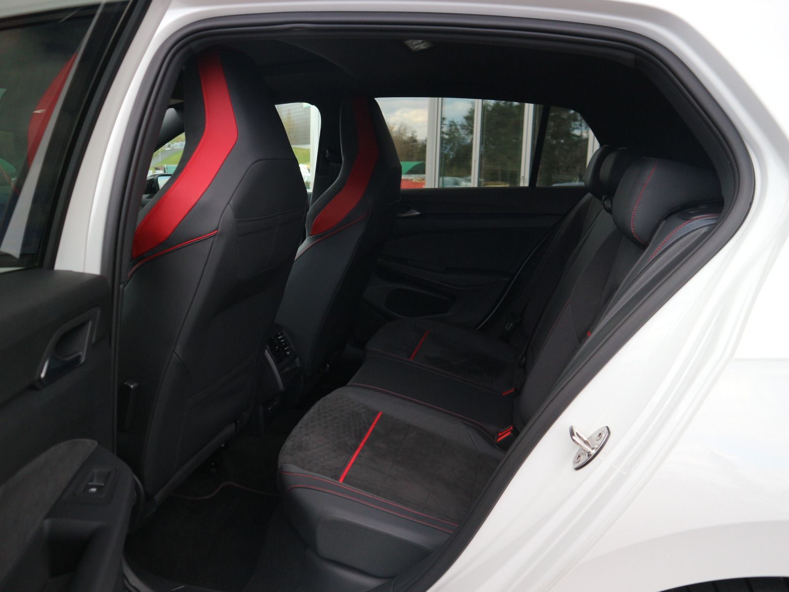 Volkswagen Golf GTI Clubsport 2.0 TSI DSG PANO RFK ACC NAVI foto 10