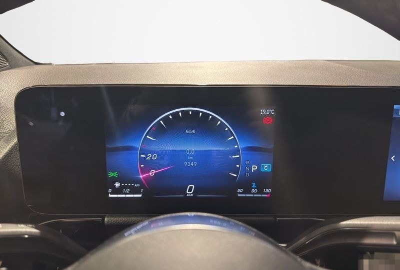 Mercedes-Benz GLA 200 d PROGRESSIVE AHK SHZ KLIMA MBUX NAVI foto 14