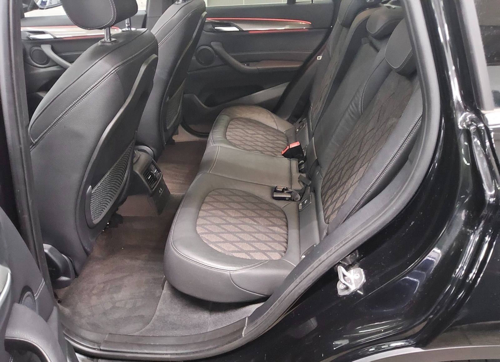 BMW X1 sDrive18d X-Line T-Leder Navi LED+ Pano AHK foto 13