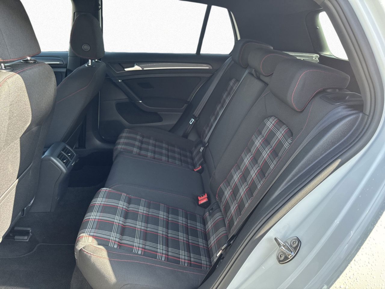 Volkswagen Golf 2.0 GTI DSG LED Kamera AppConnect Klima foto 10