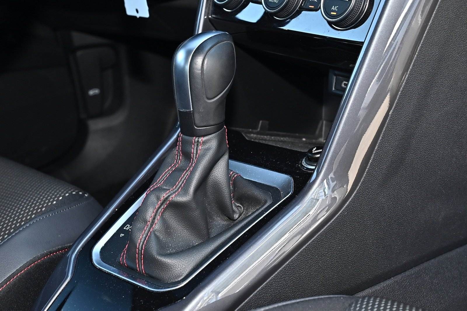 Volkswagen T-Roc 2.0 l TDI DSG Sport foto 12