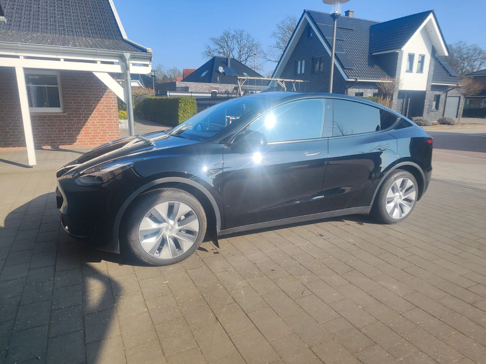 Tesla Model Y Basis RWD foto 2