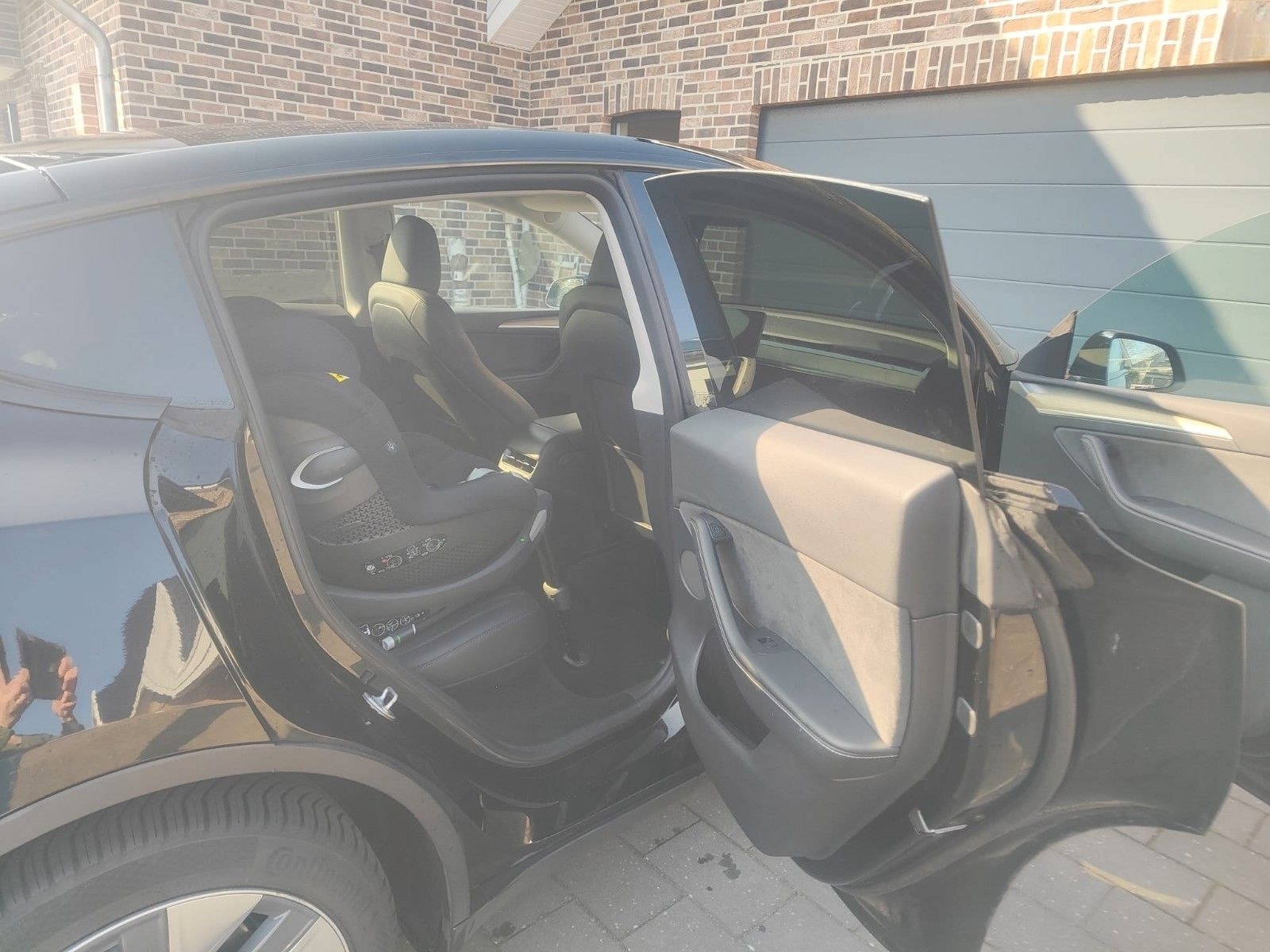 Tesla Model Y Basis RWD foto 9