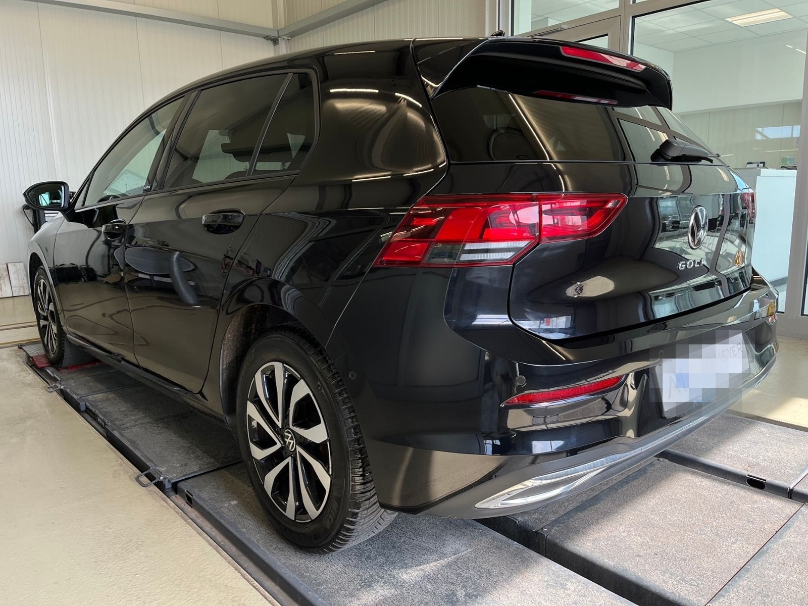 Volkswagen Golf VIII ACTIVE 1.5 TSI Standhzg. HUD Navi LEDP foto 3