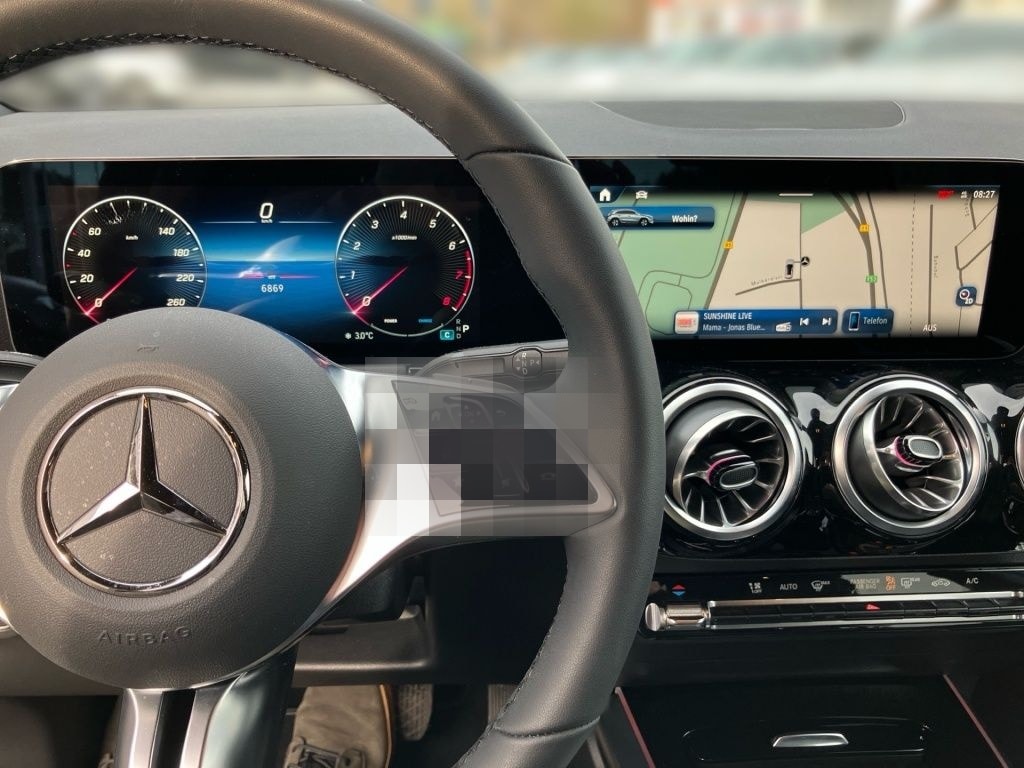 Mercedes-Benz GLA 180 Progressive Line+Night+AHK+DISTR+KEYLESS foto 11