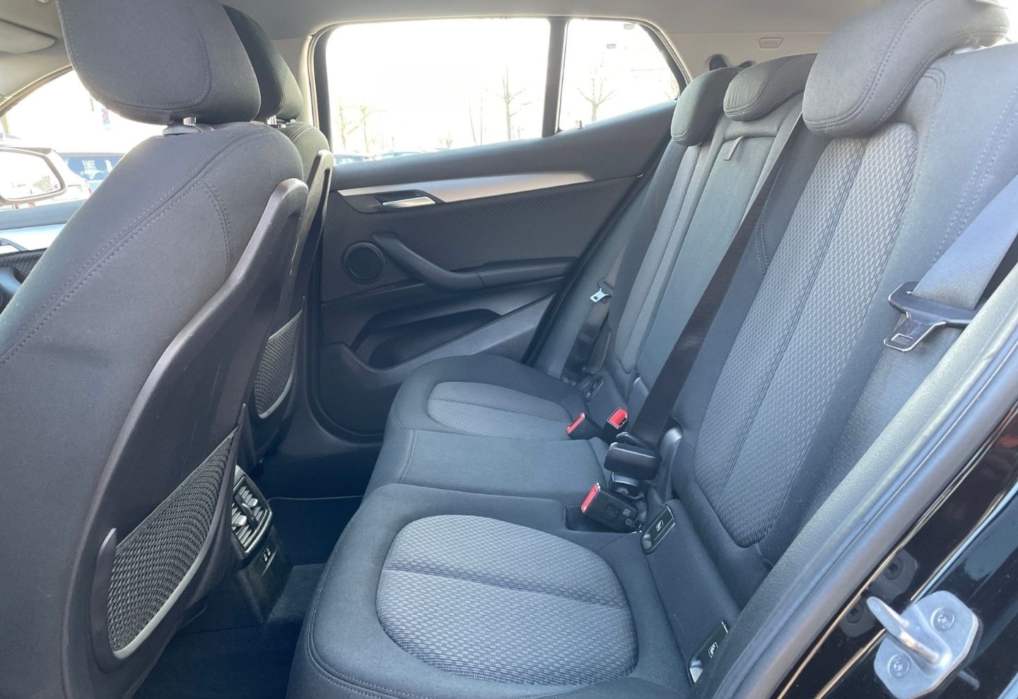 BMW X2 sDrive20i Advantage LED Navi Sitzhzg. PDC foto 9