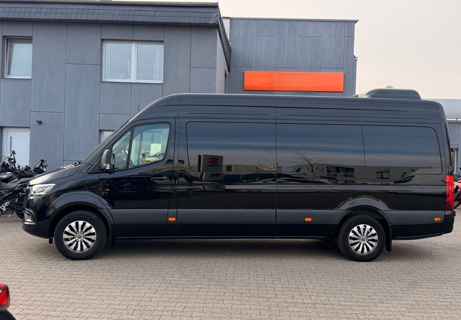 Mercedes-Benz Sprinter 319 Tourer foto 1