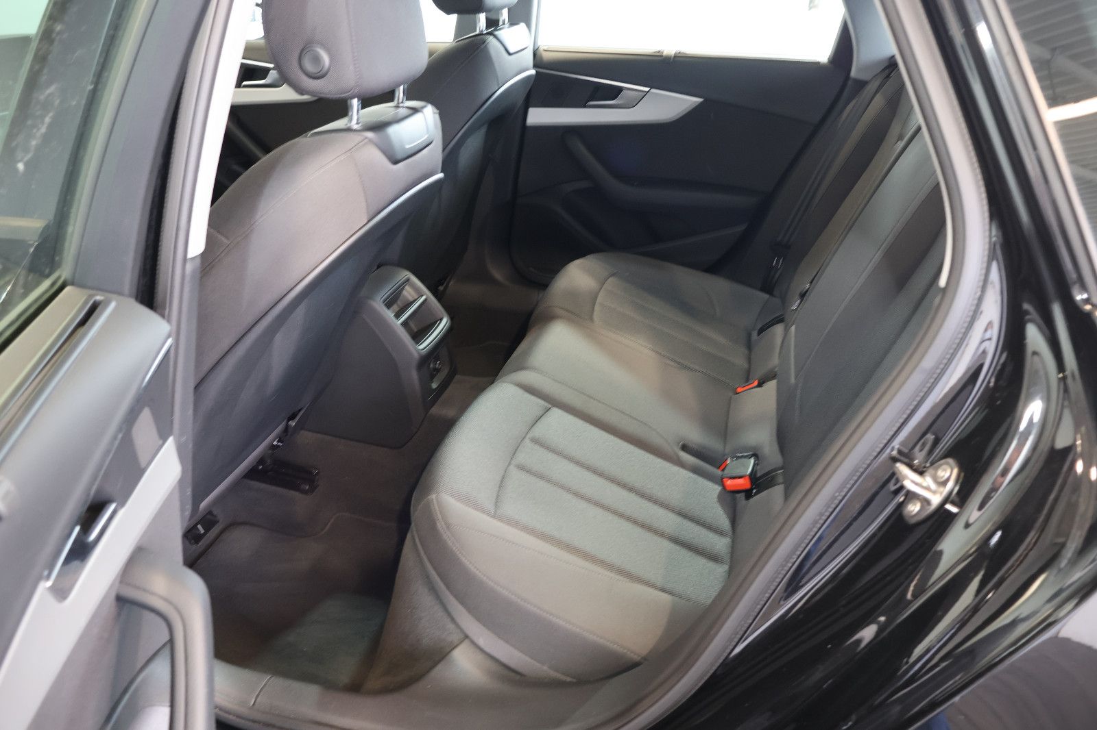 Audi A4 Avant 35 TDI PRE SENSE+NAVI+LED+PDC+ALU foto 10