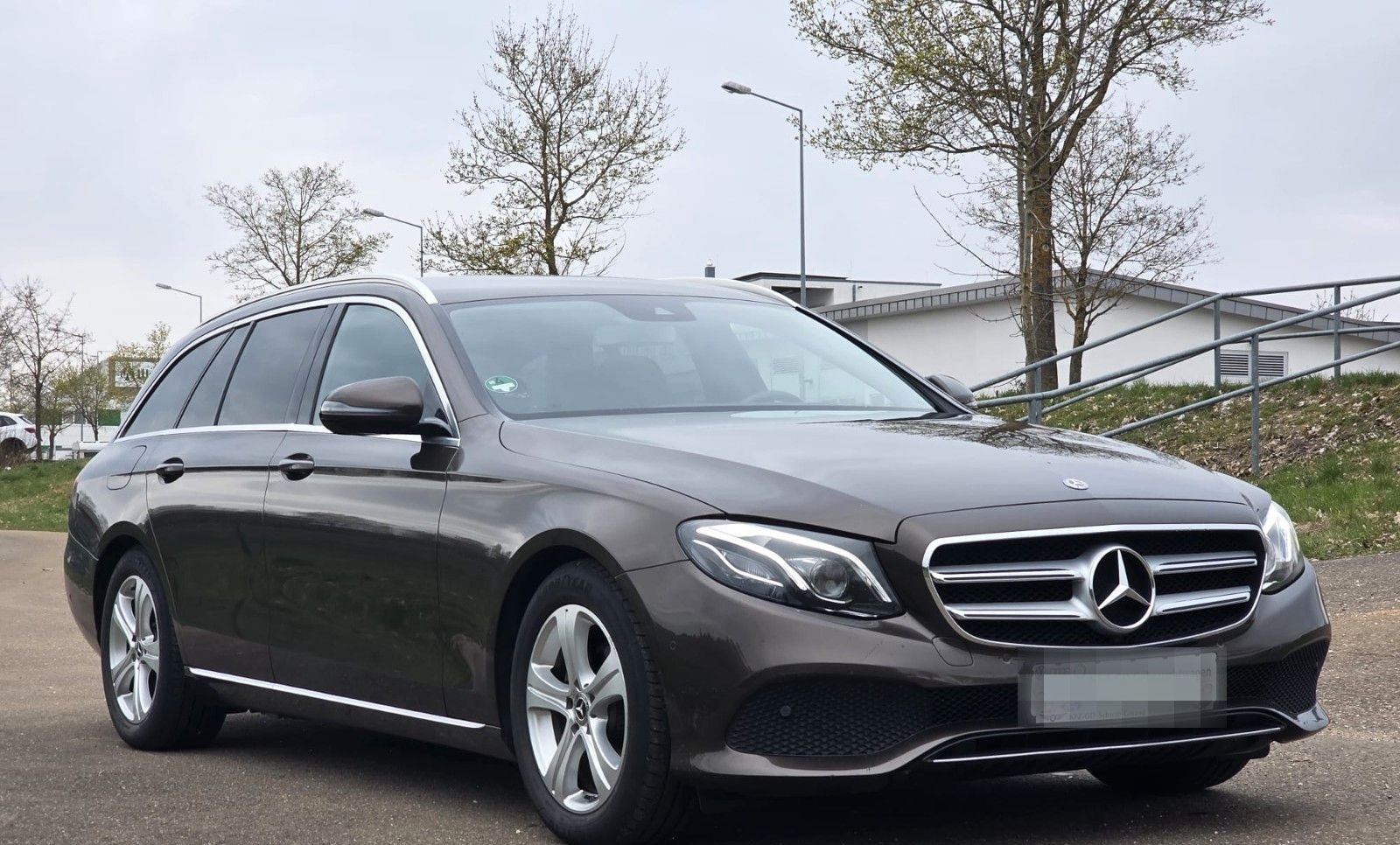 Mercedes-Benz E220 d T-Modell MULTIBEAM LED.AHK.Ambiente.RFK foto 1