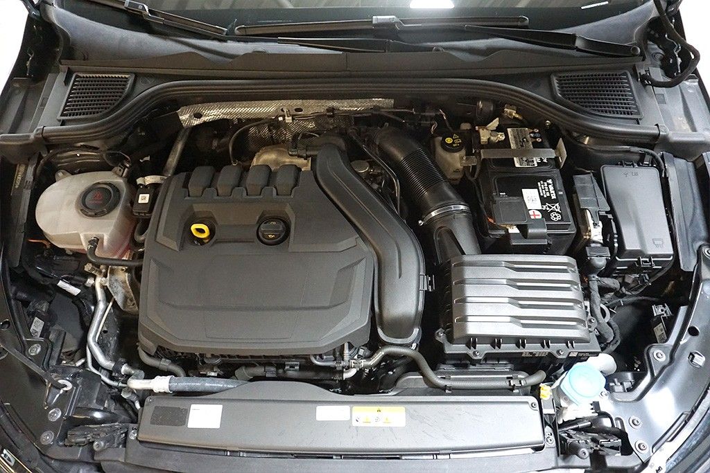 Volkswagen Golf 8 1.5TSI Life Virtual Sthz AHK DCC Navi LED foto 14