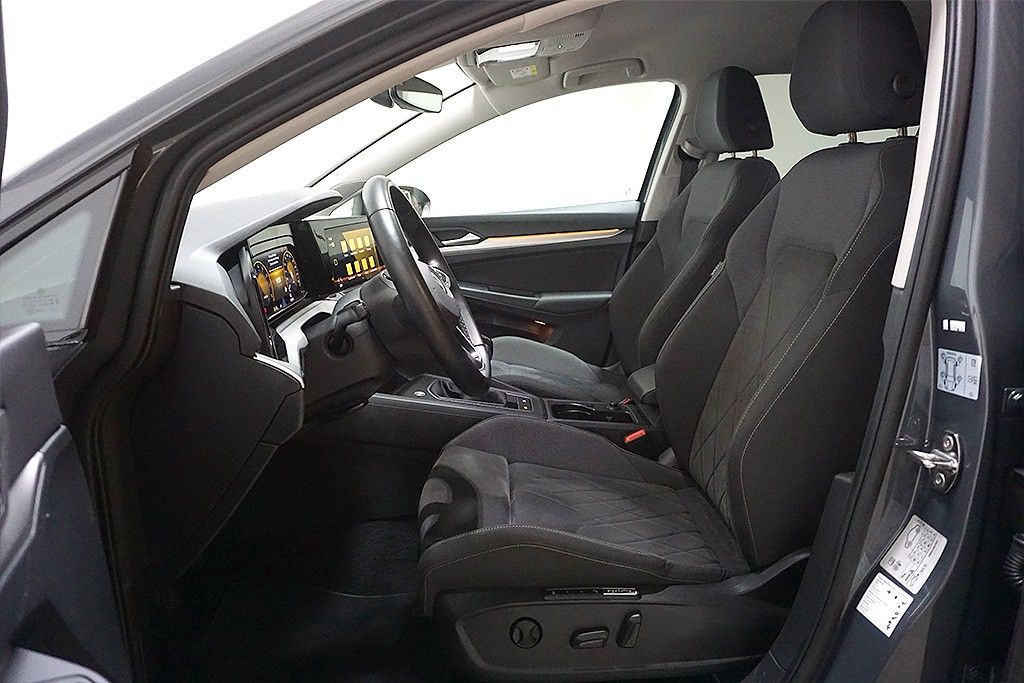 Volkswagen Golf 8 1.5TSI Life Virtual Sthz AHK DCC Navi LED foto 7