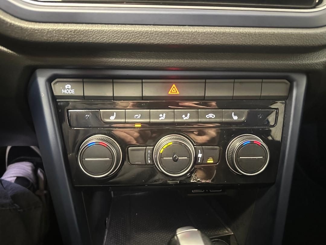 Volkswagen T-ROC United 1.5 TSI DSG, 18",LED,Navi,AHK... foto 11