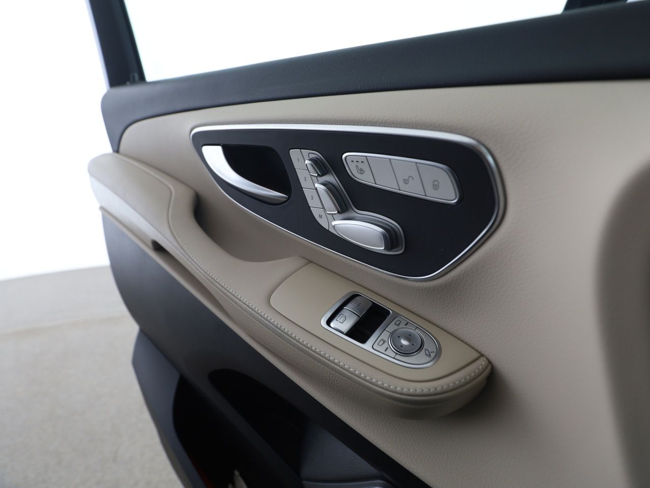 Mercedes-Benz V 300 d Lang Exclusive AMG Nappa AHK Pano foto 14