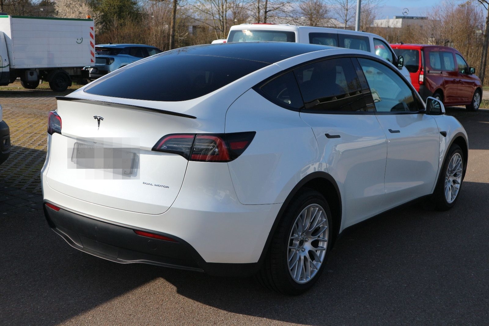 Tesla Model Y Long Range Dual AWD Heckspoiler Leder foto 1
