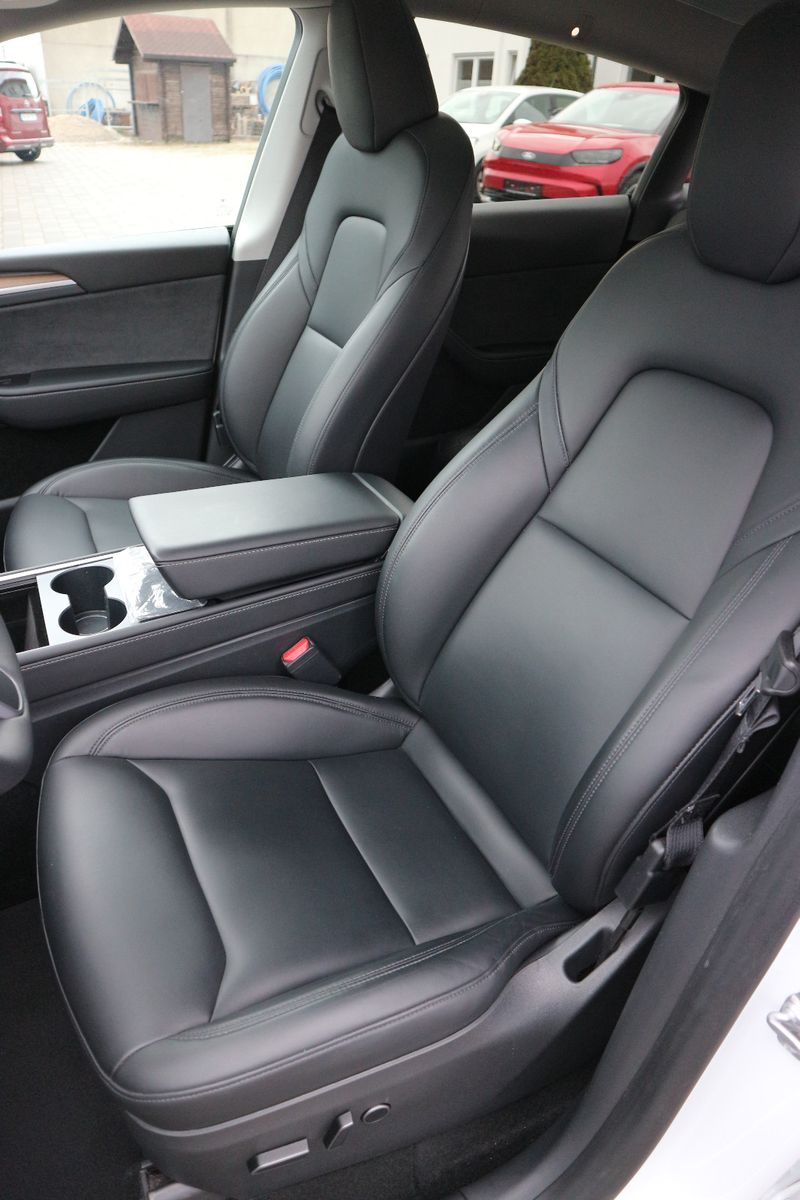 Tesla Model Y Long Range Dual AWD Heckspoiler Leder foto 9