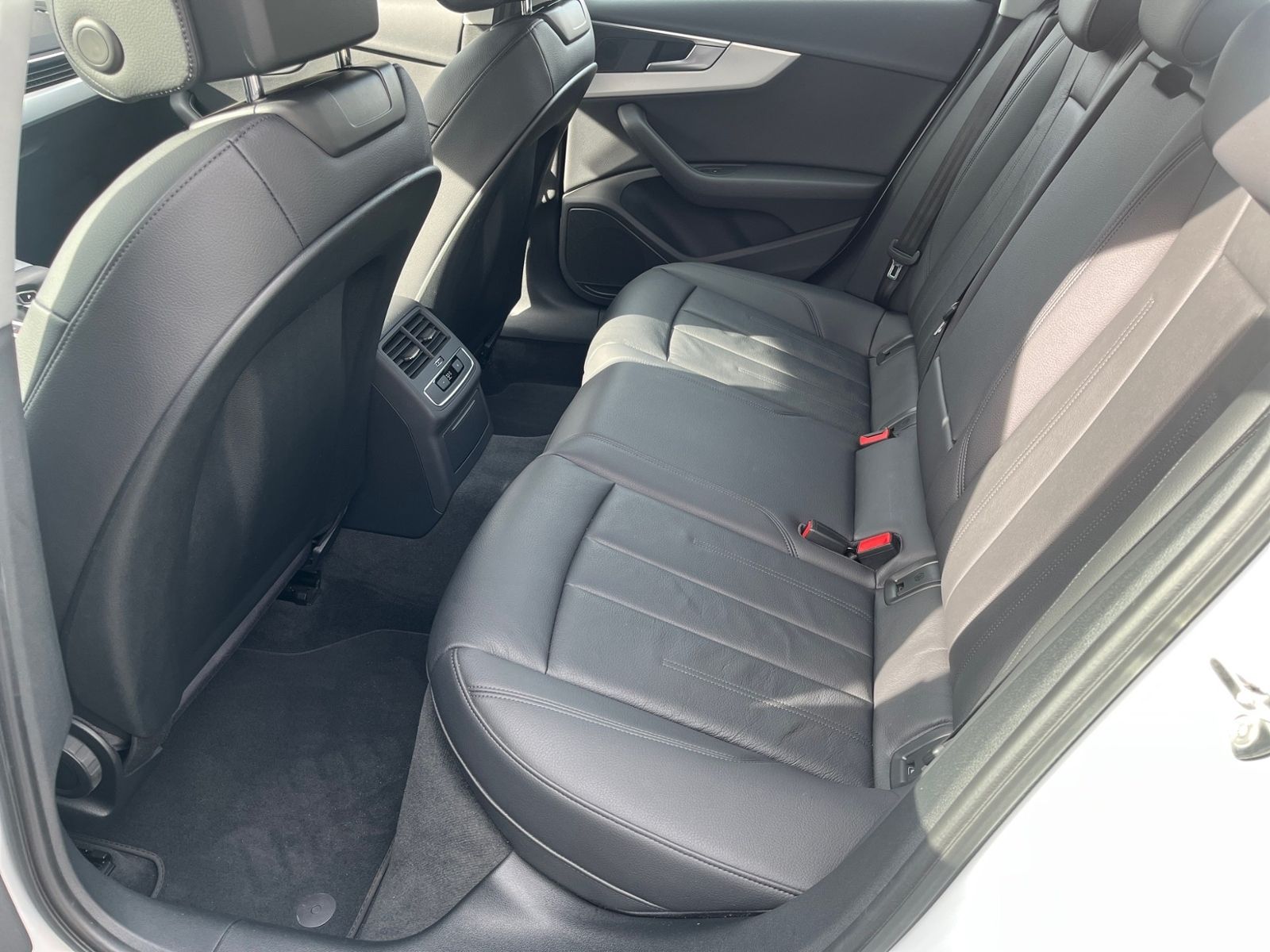 Audi A4 2.0 TFSI design ultra LED NAVI KAMERA SOUND foto 16