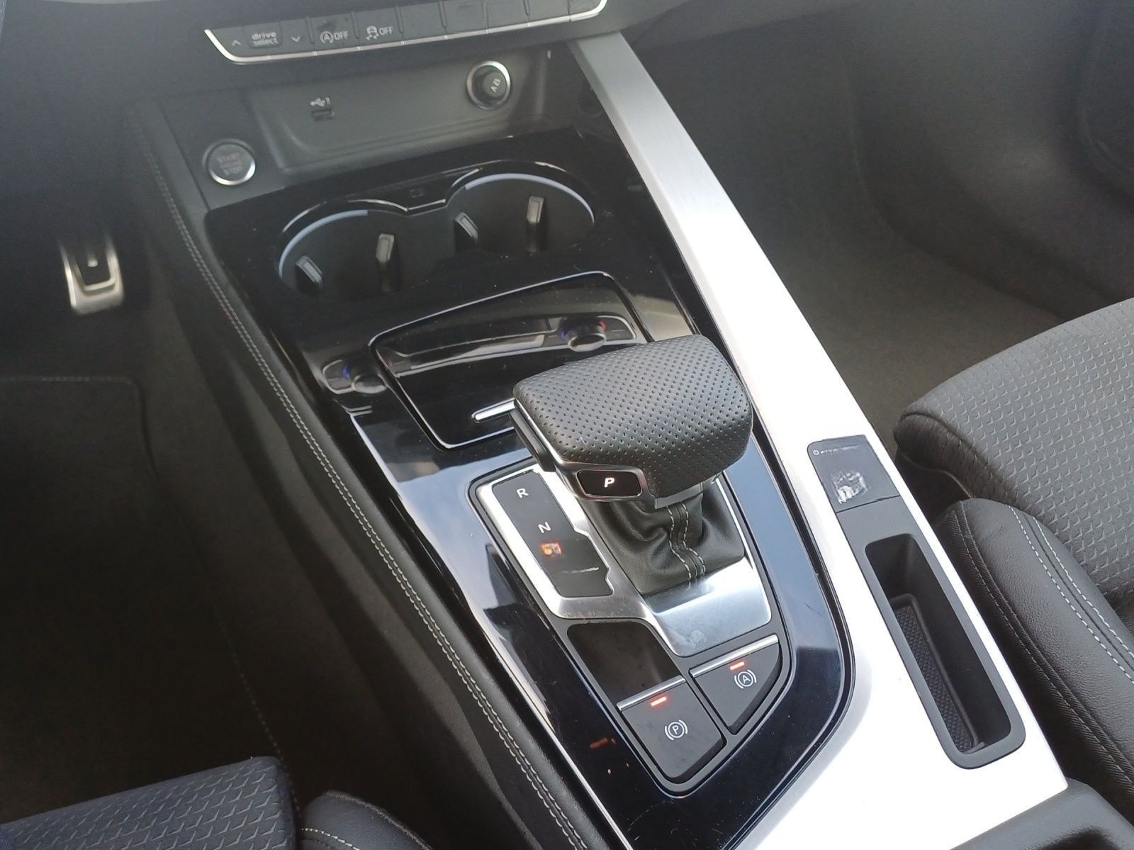 Audi A4 Avant 40 TFSI Q 2x S LINE AHK LM19 MATRIX-LED foto 11